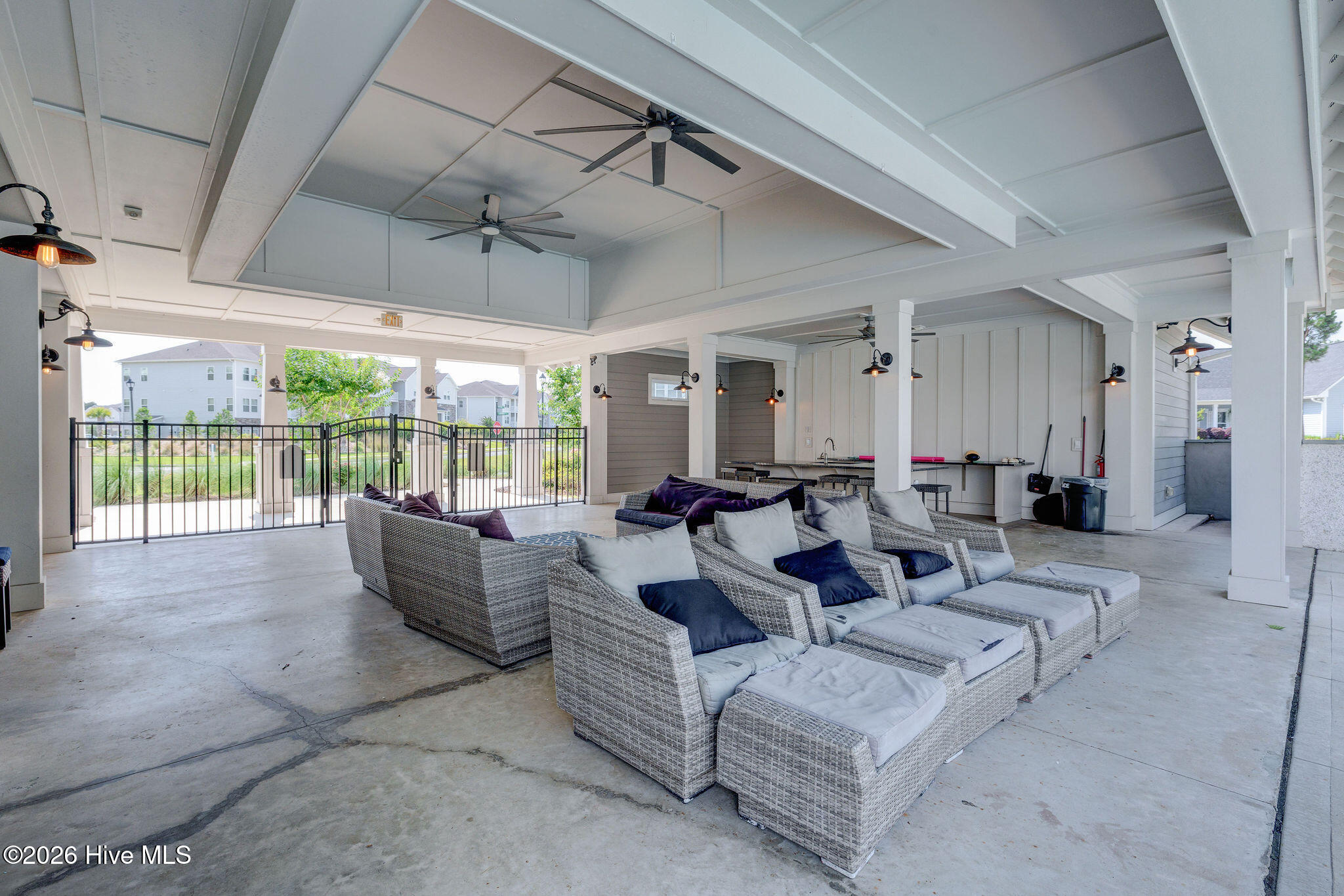 100564802 | Photo 59