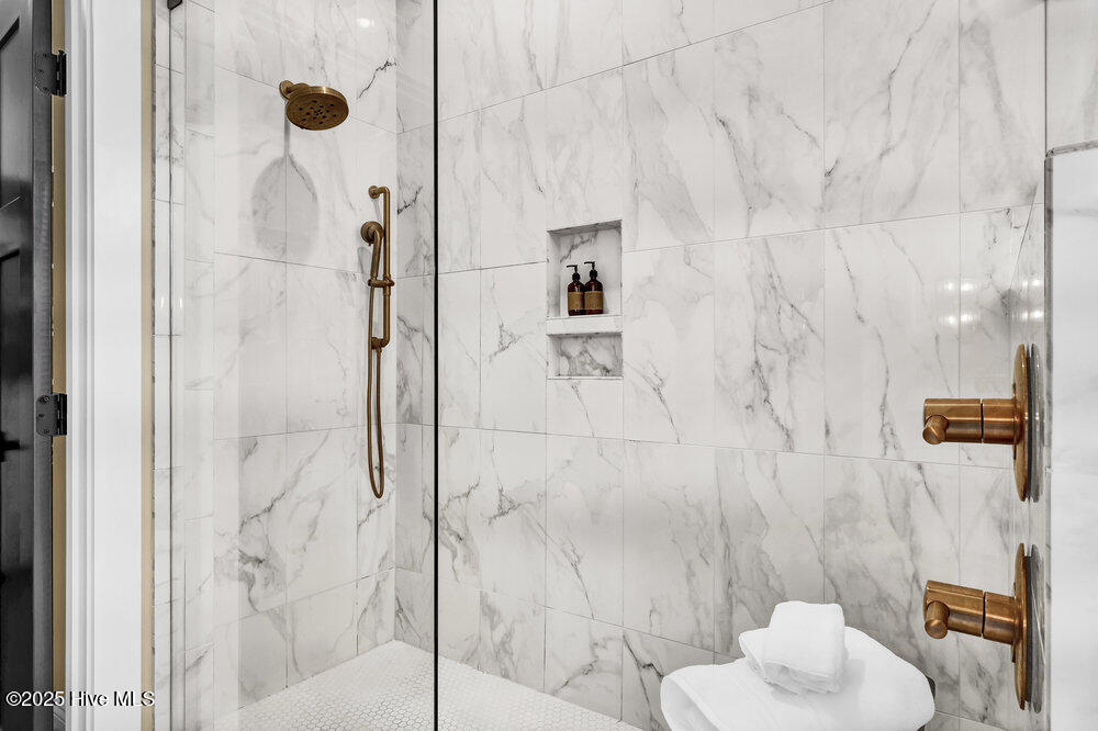 100534393 | Photo 29