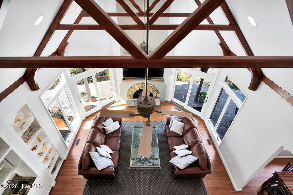 100564190 | Photo 46