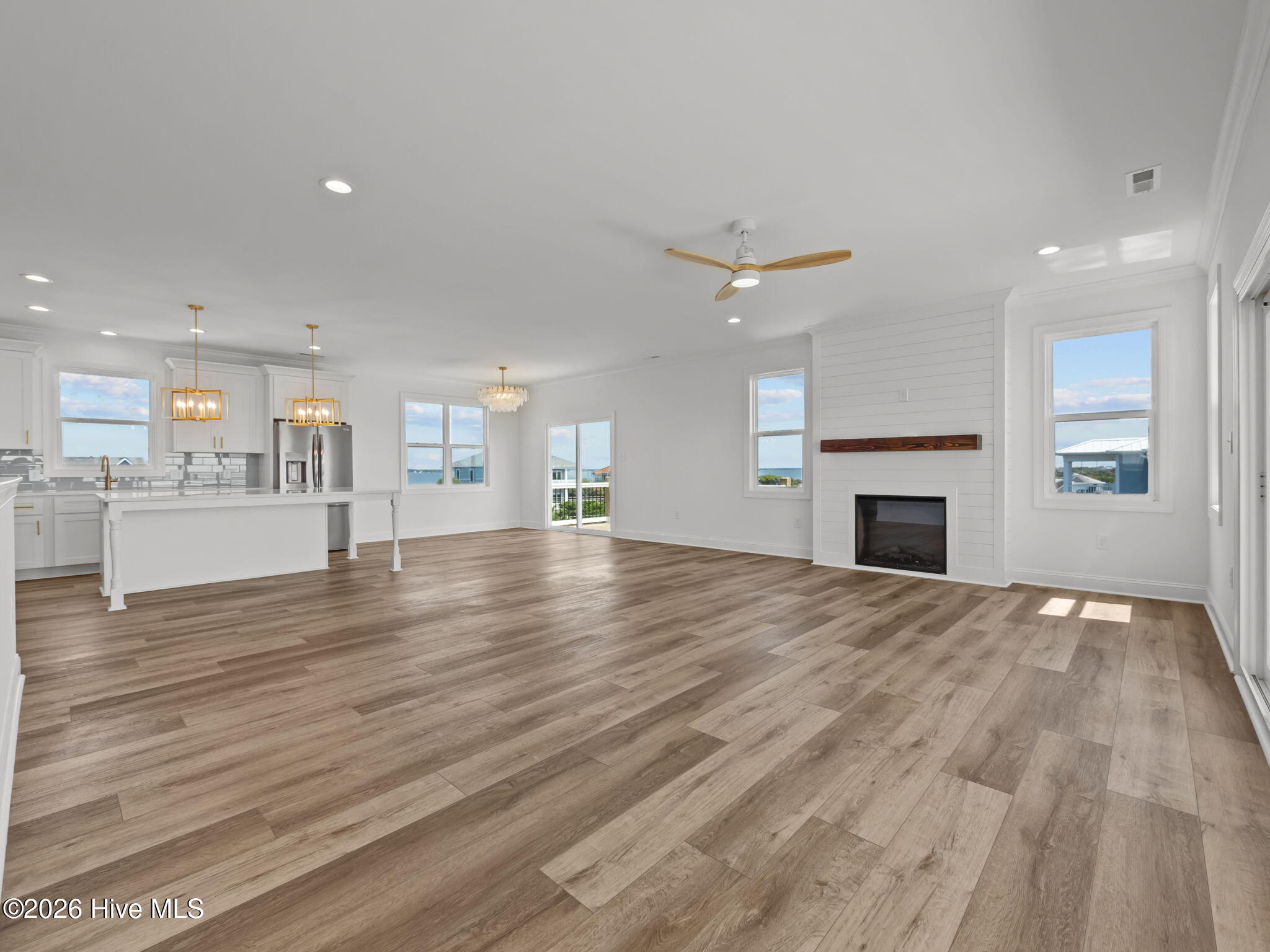 100550191 | Photo 11