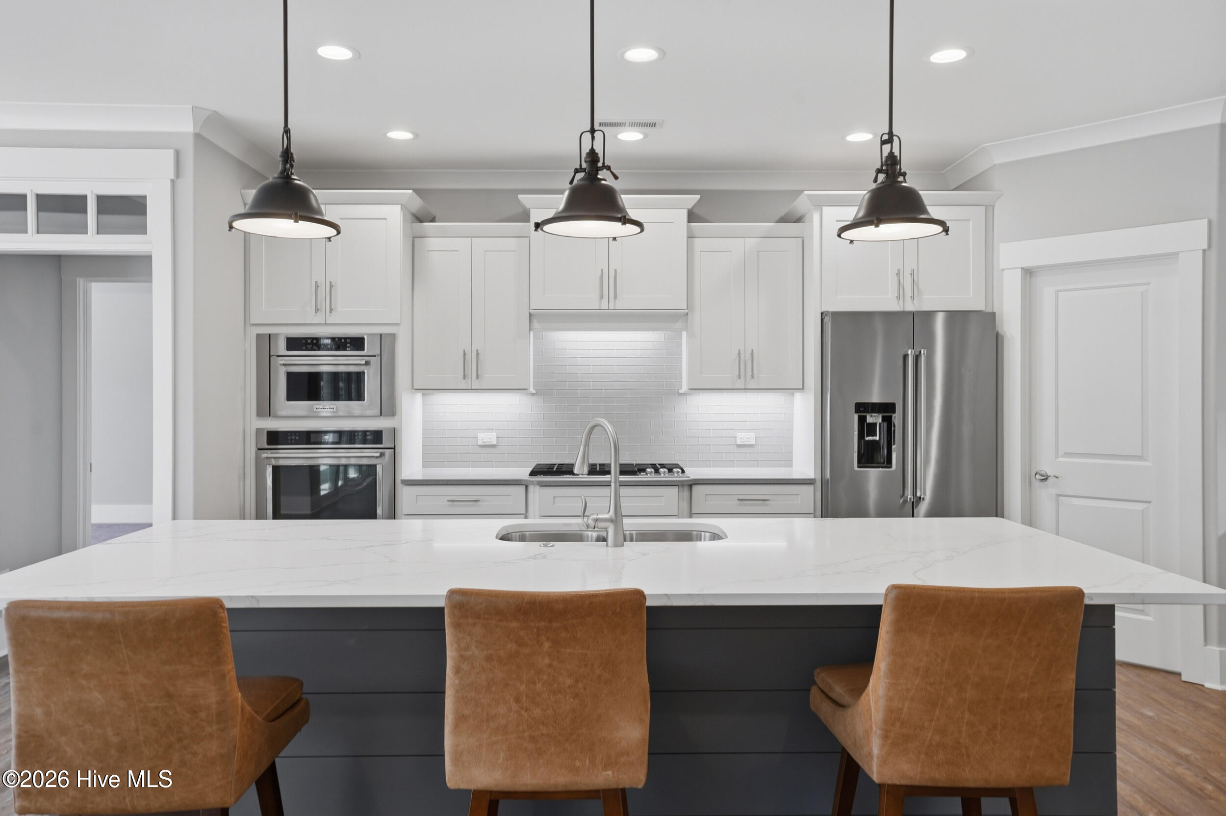 100561233 | Photo 13