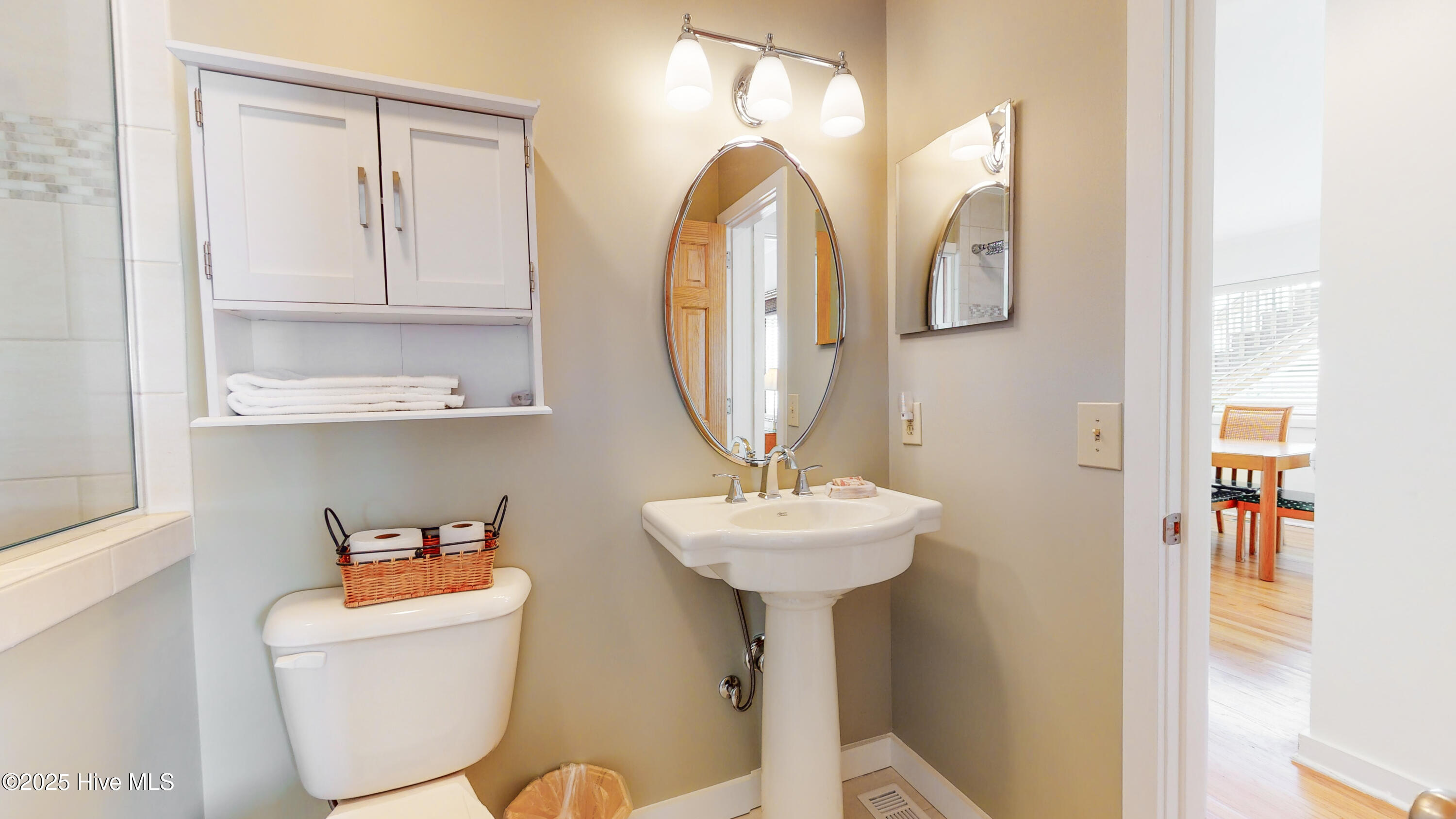 100529389 | Photo 25