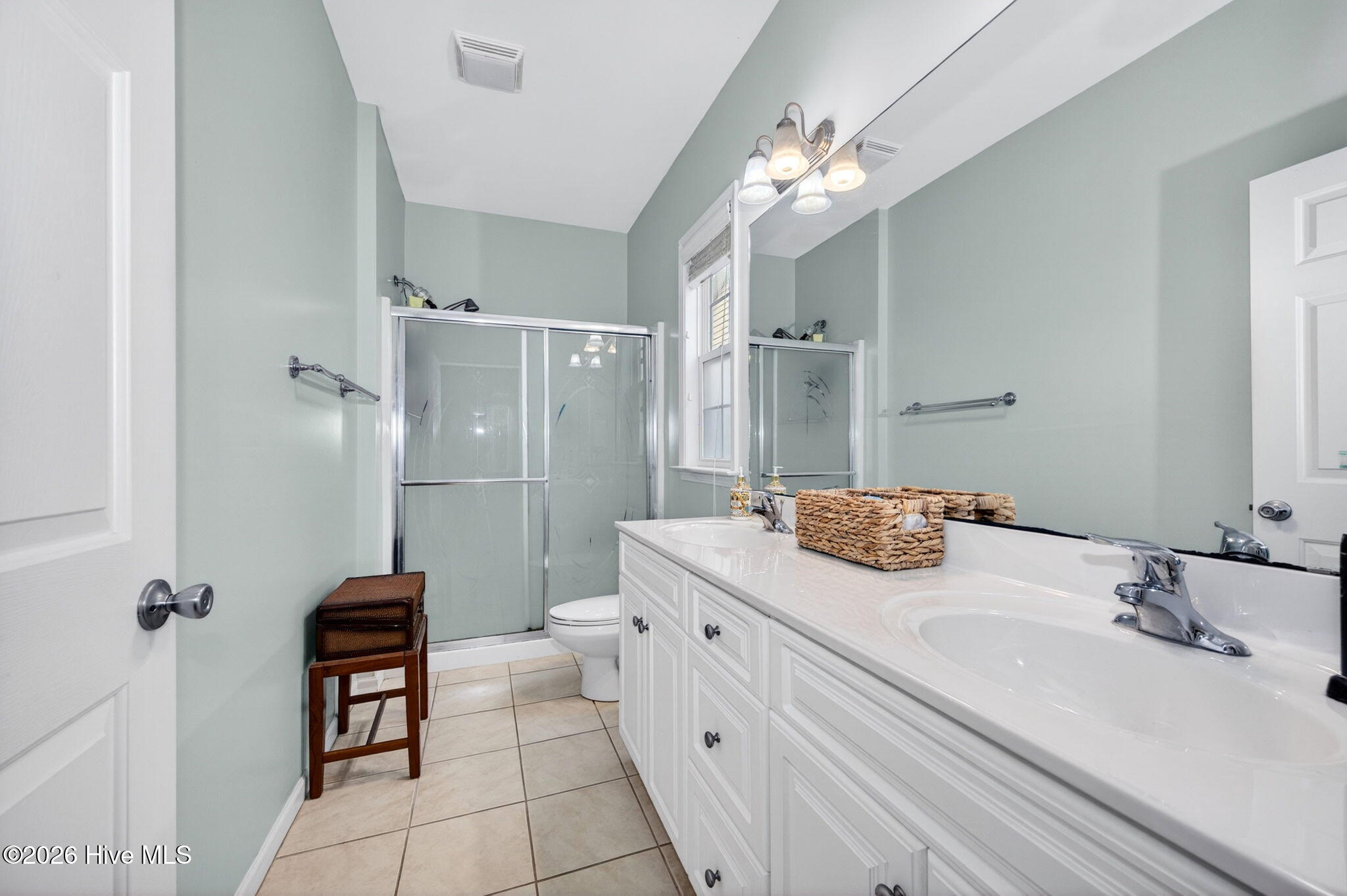 100570606 | Photo 17