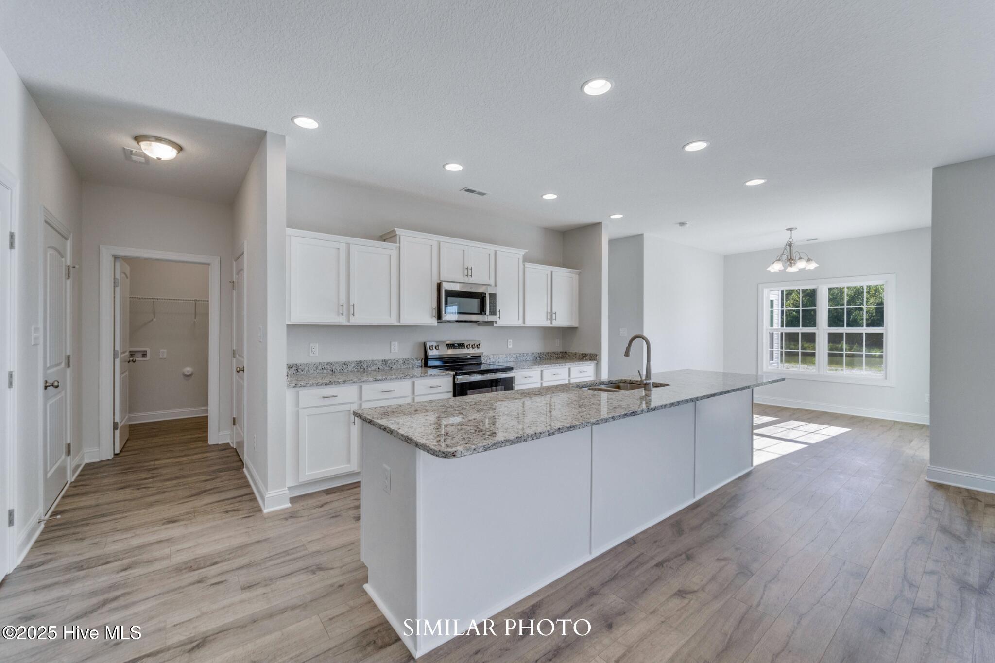 100523498 | Photo 10