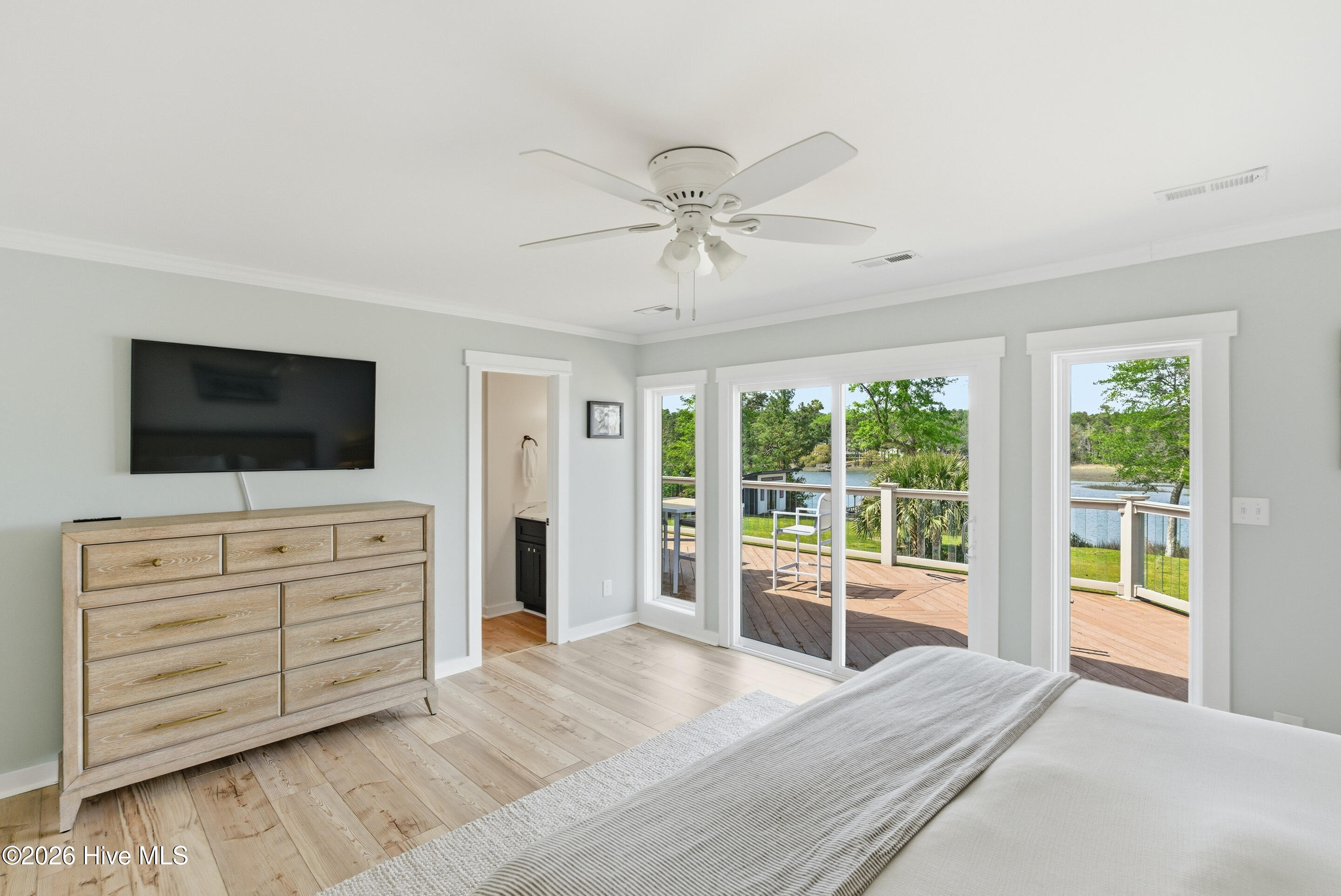 100556349 | Photo 22