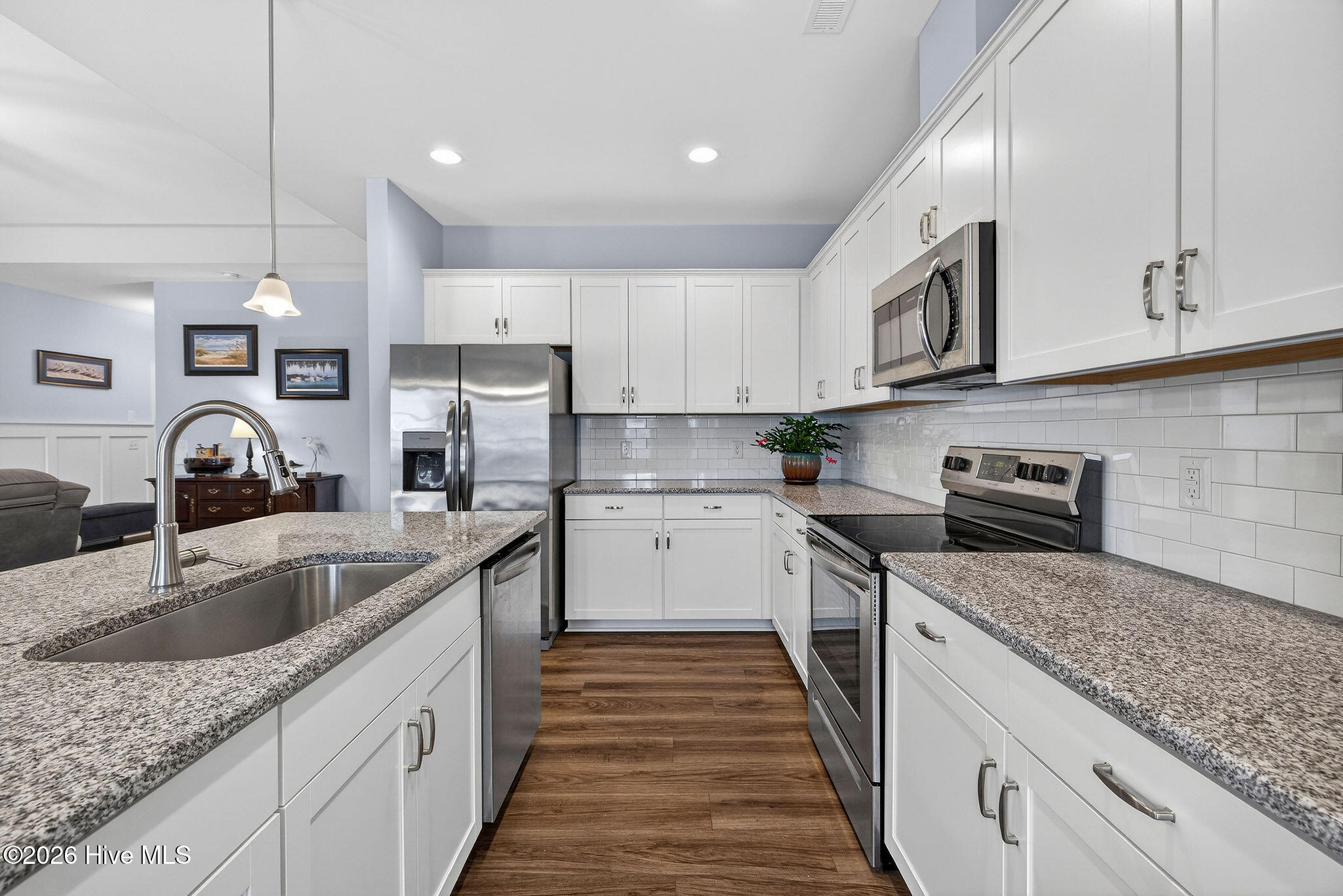 100563102 | Photo 12