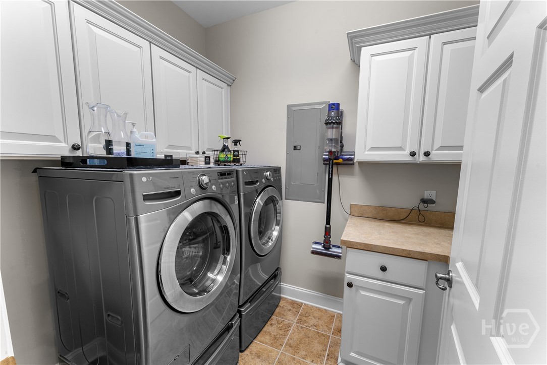 Laundry w/ W&D & sink