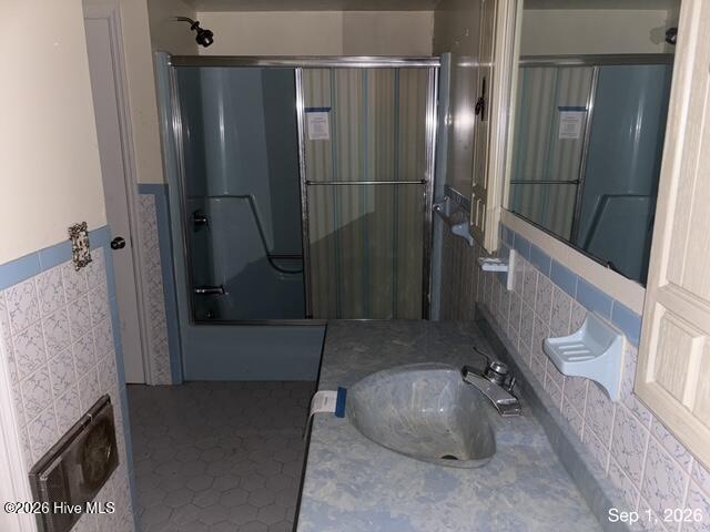 Full bathroom off family room