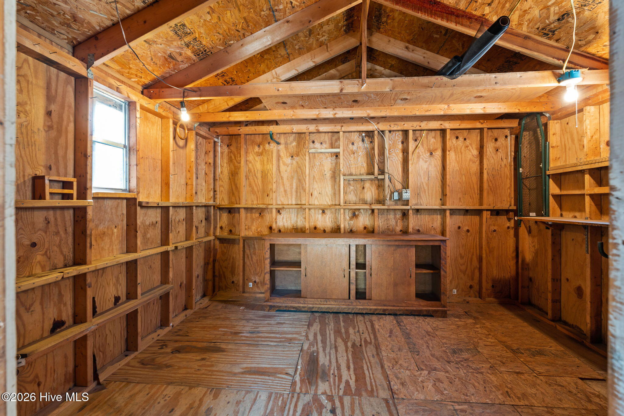 100564751 | Photo 35