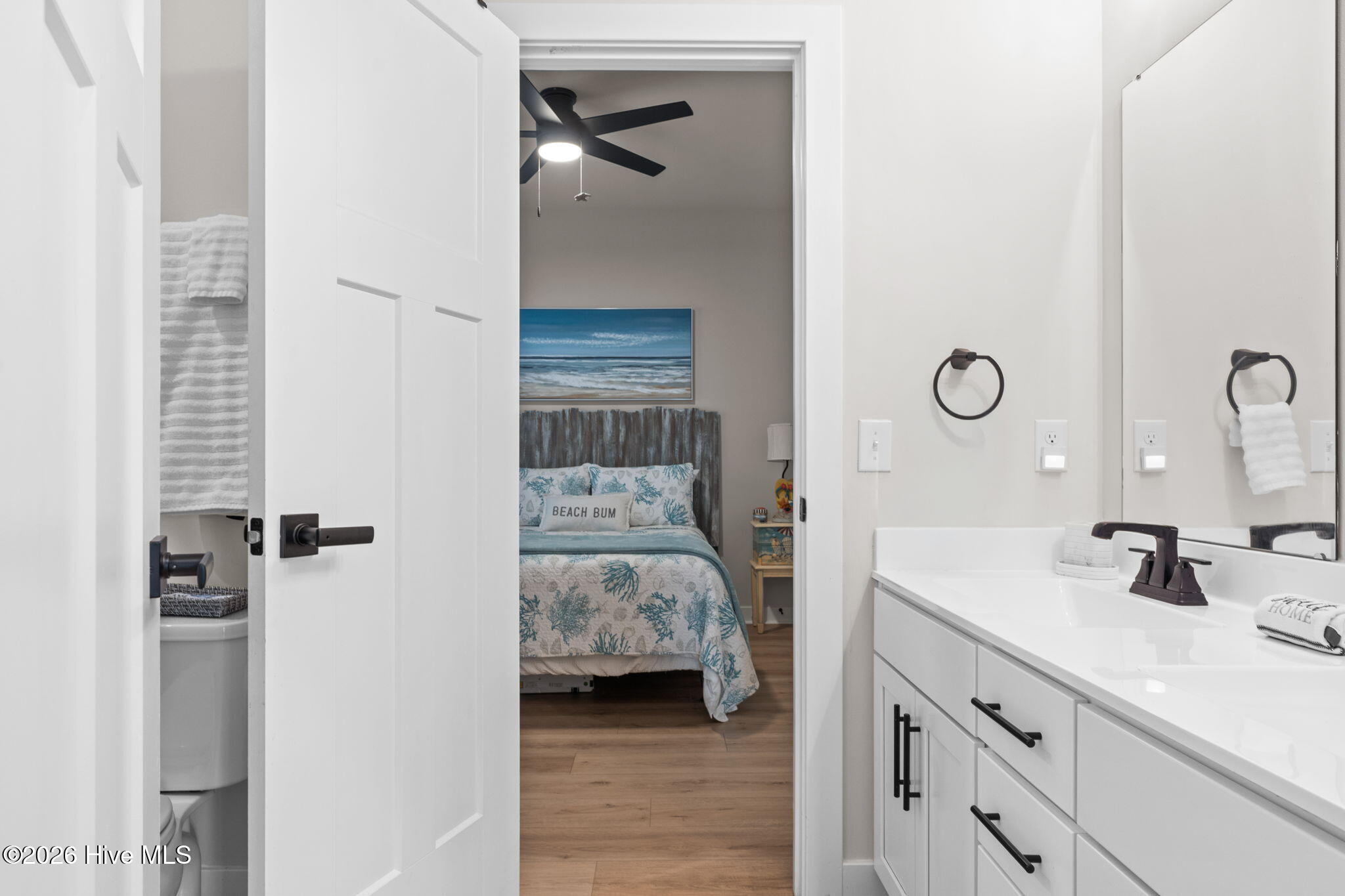 100550321 | Photo 28