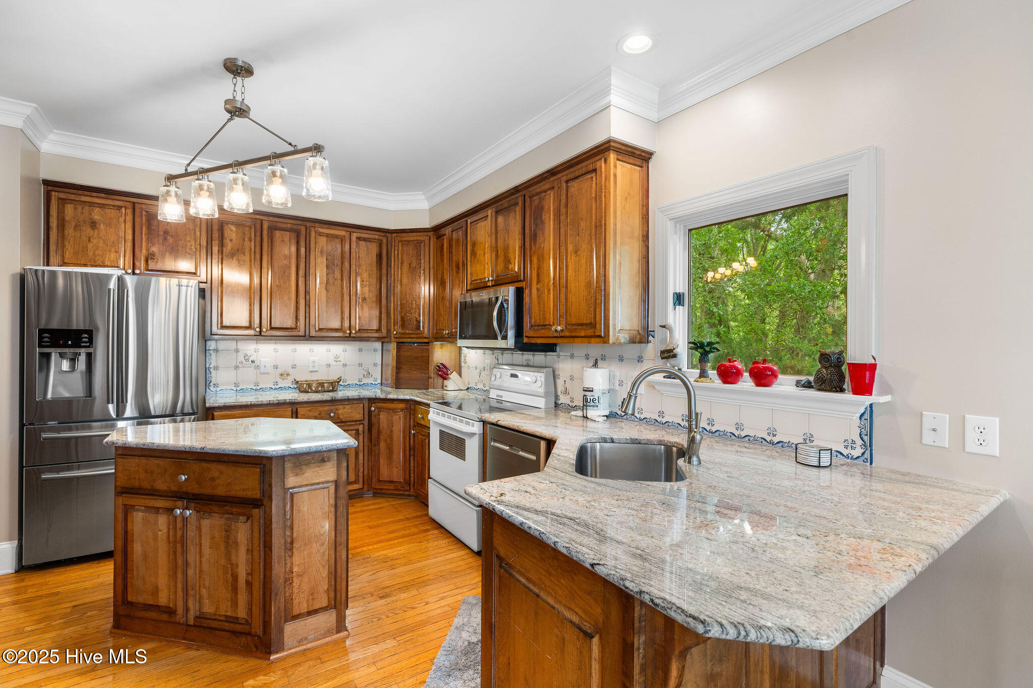 100556700 | Photo 36