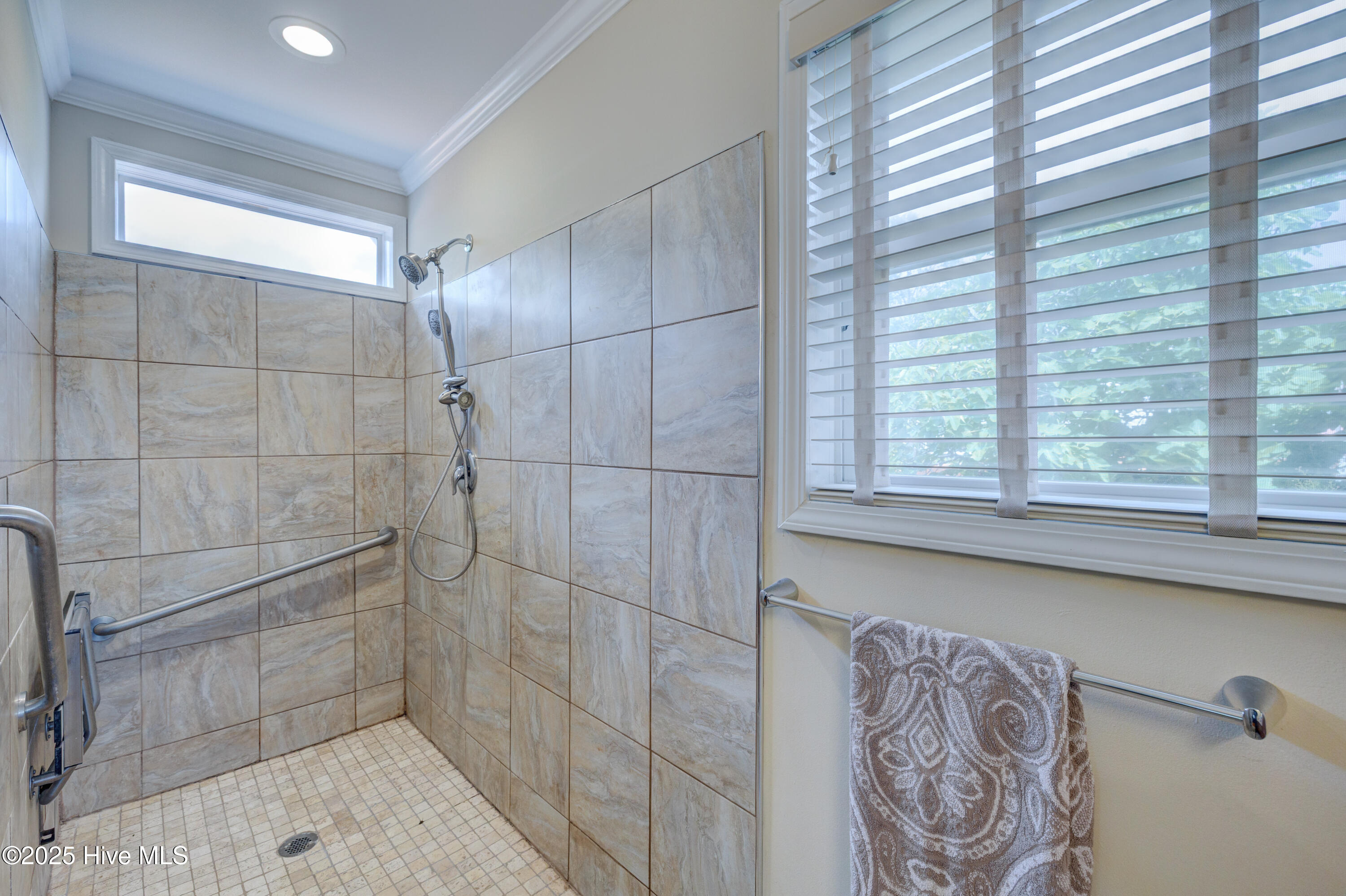 100523931 | Photo 38