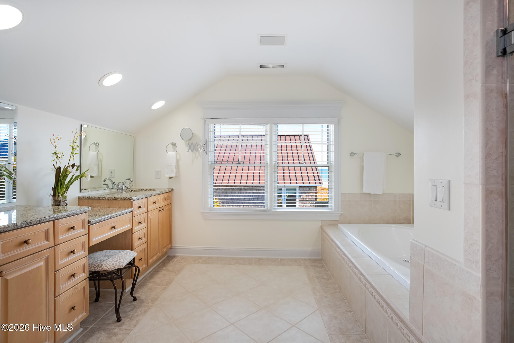 100555453 | Photo 42