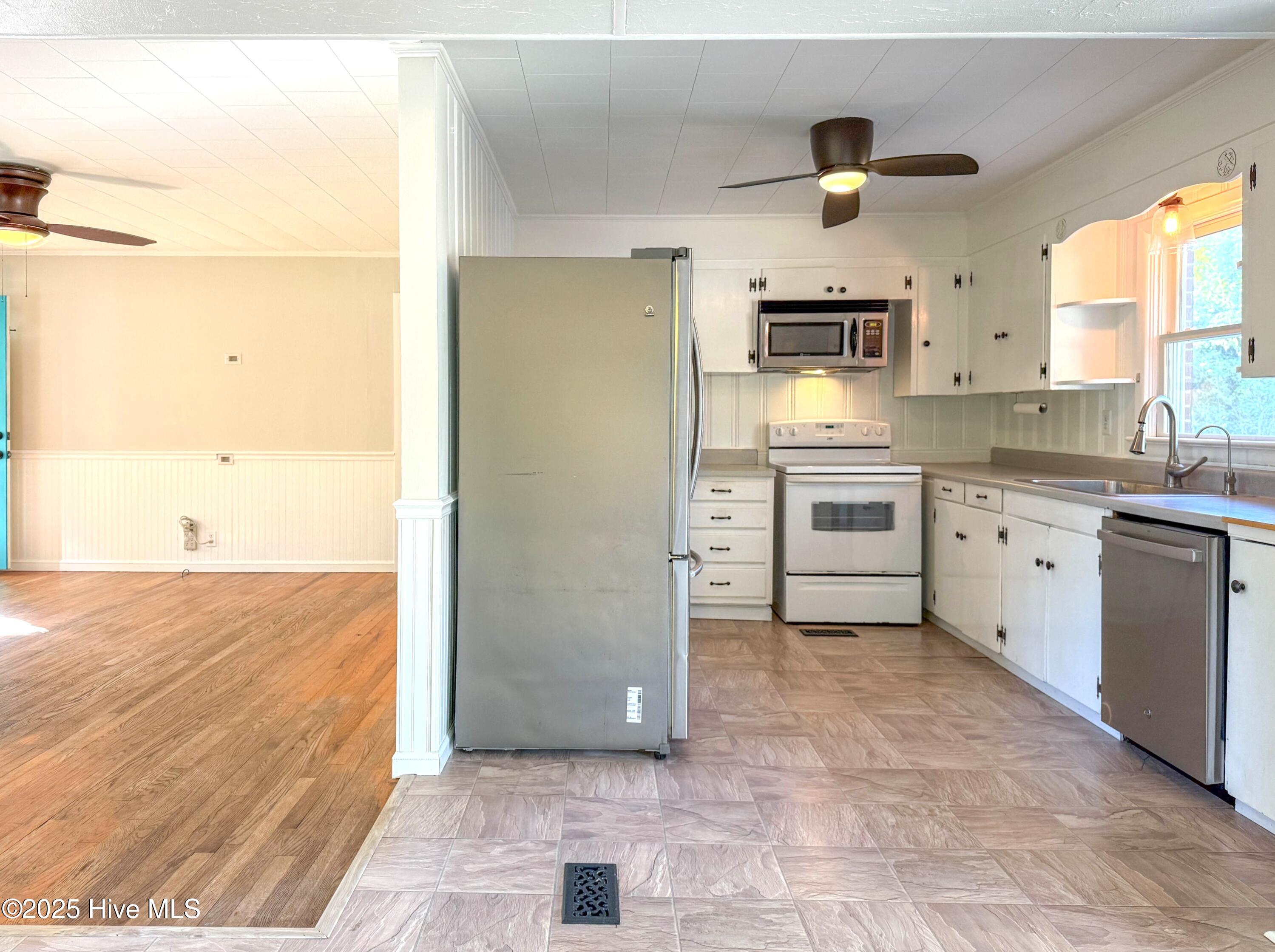 100537869 | Photo 18