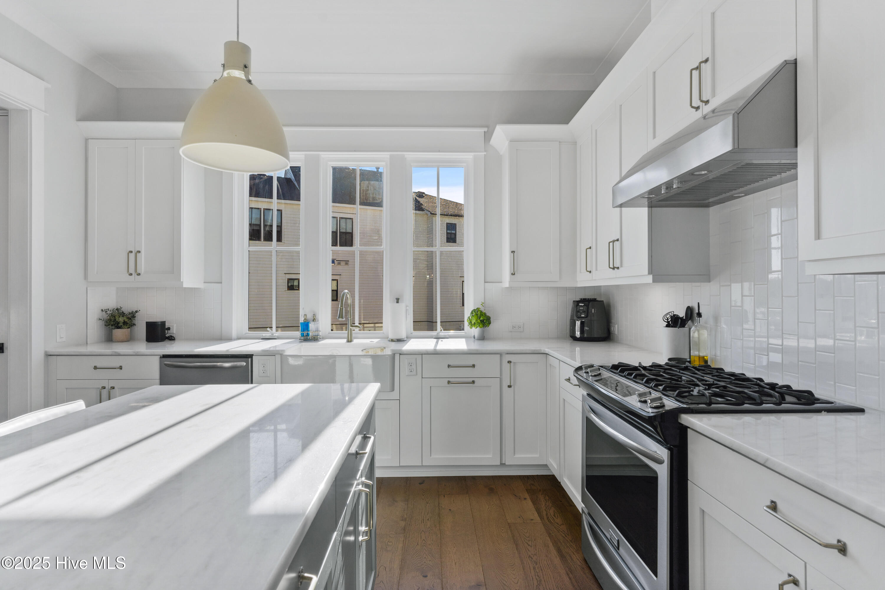 100543997 | Photo 24