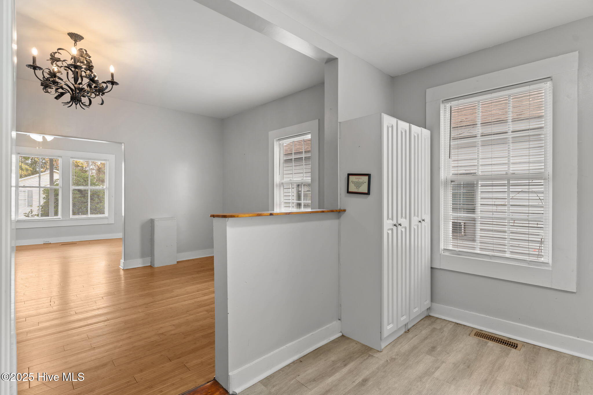 100542982 | Photo 23