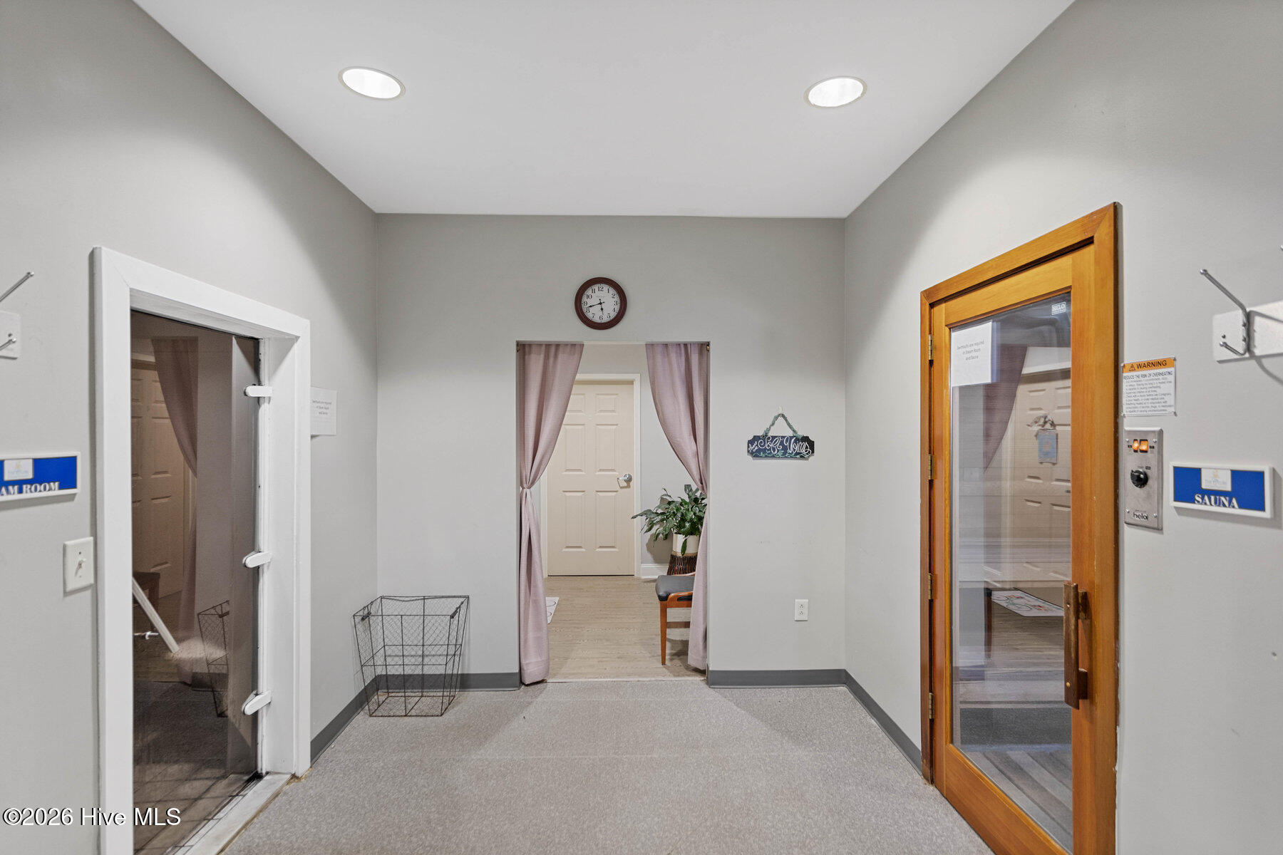 100558042 | Photo 88