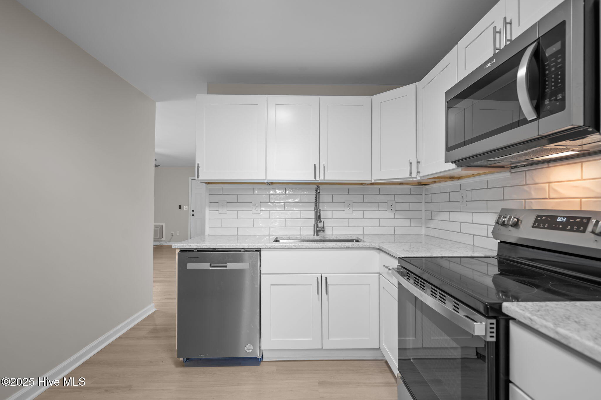 100527627 | Photo 55