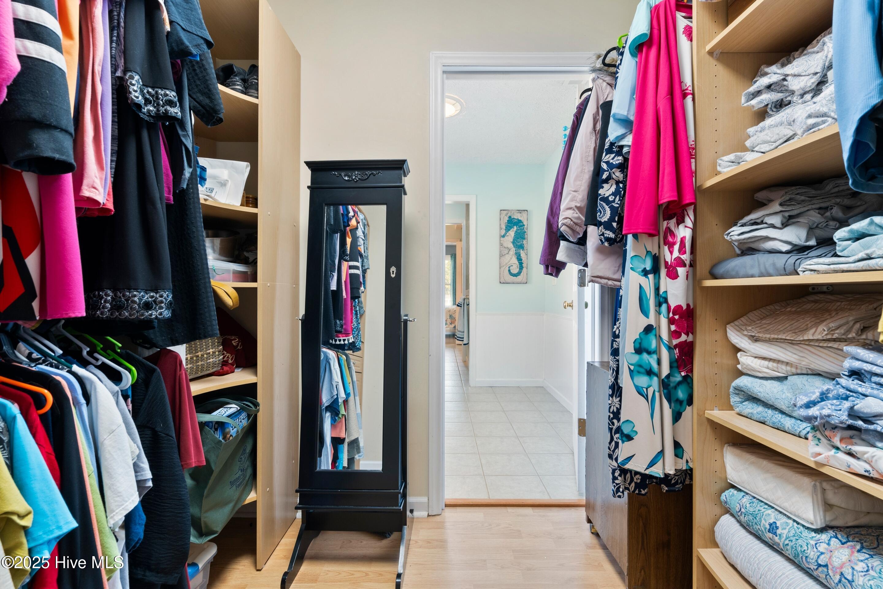 100535792 | Photo 38