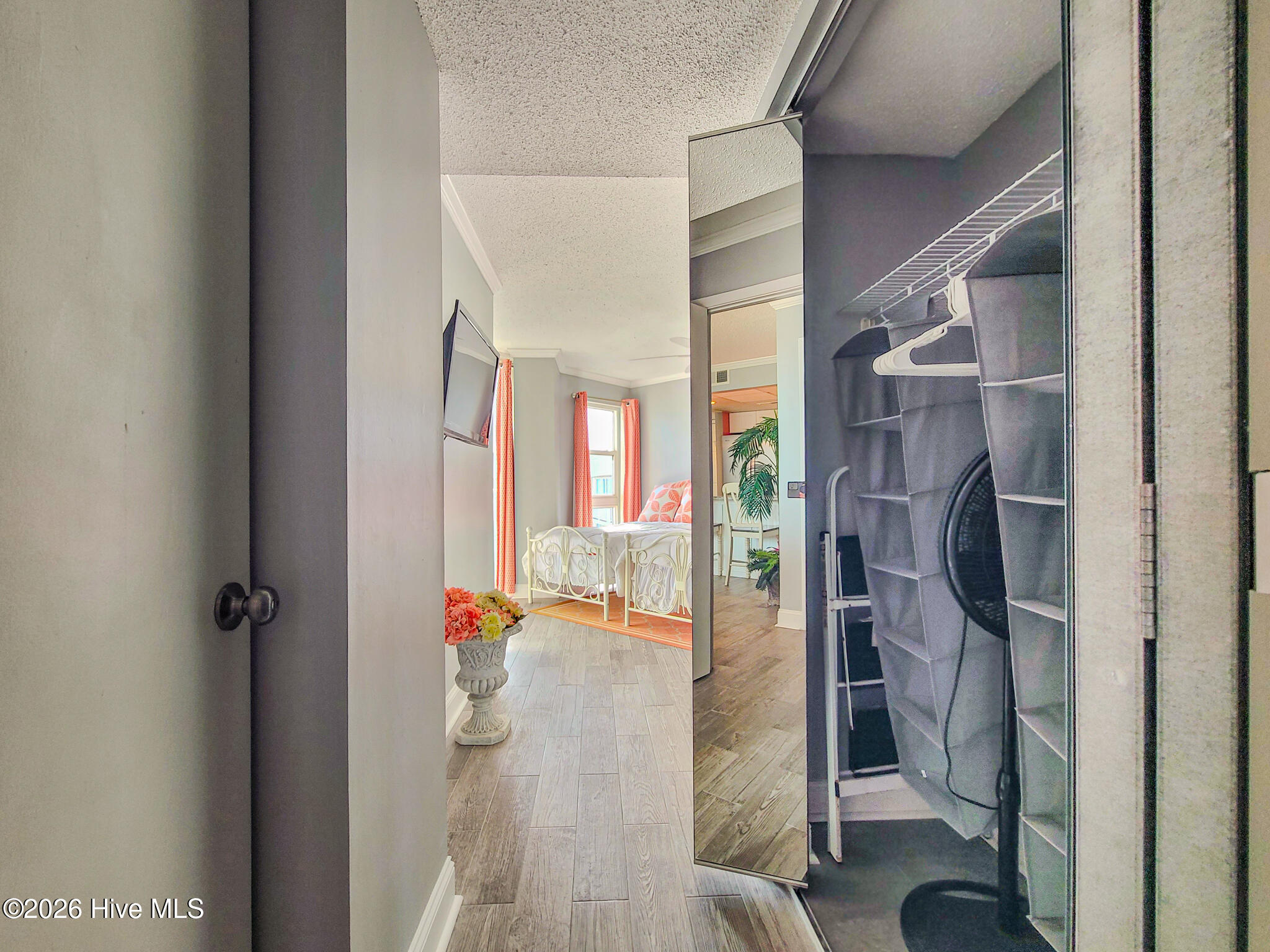 100559074 | Photo 23