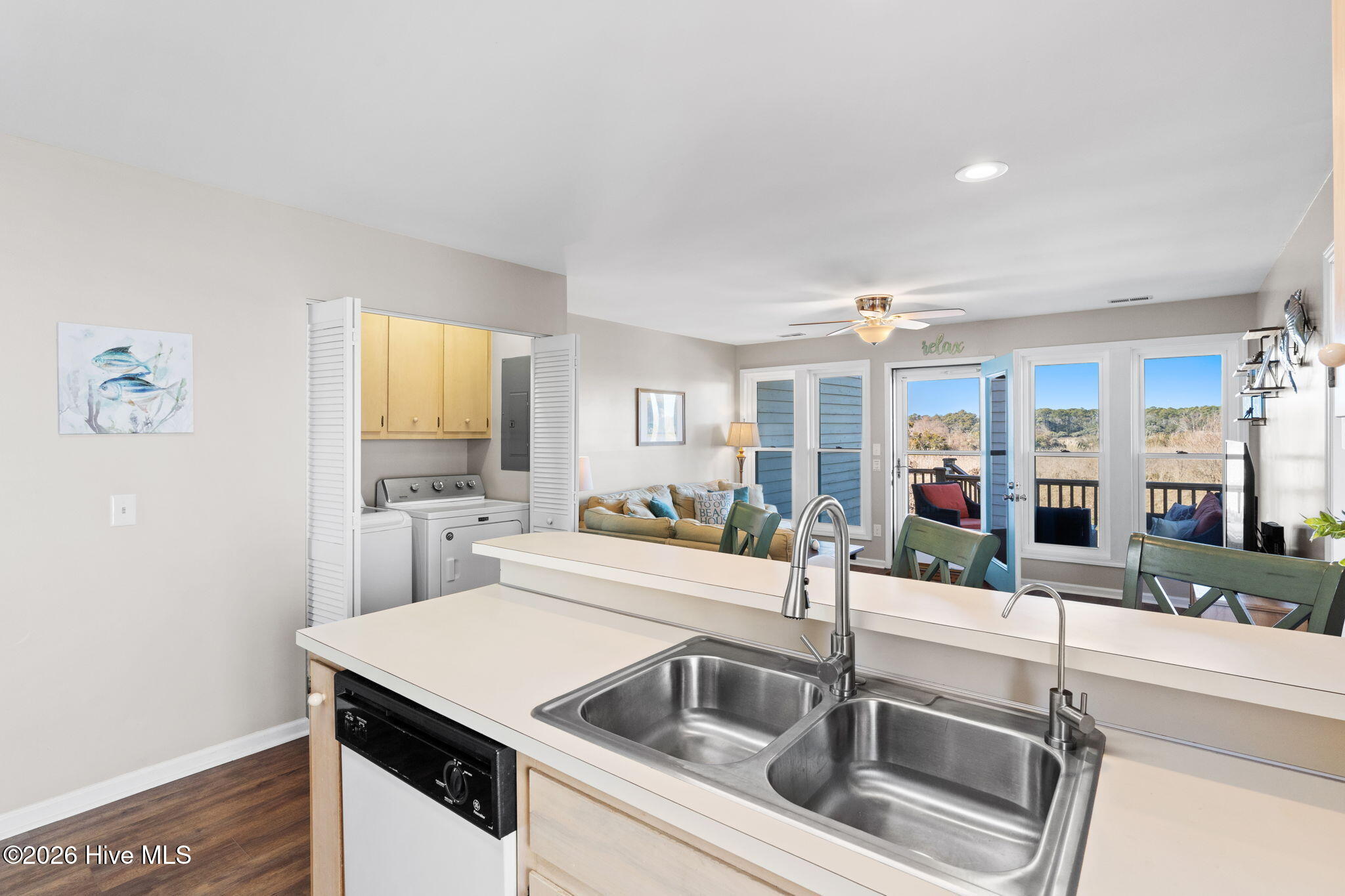 100553073 | Photo 14