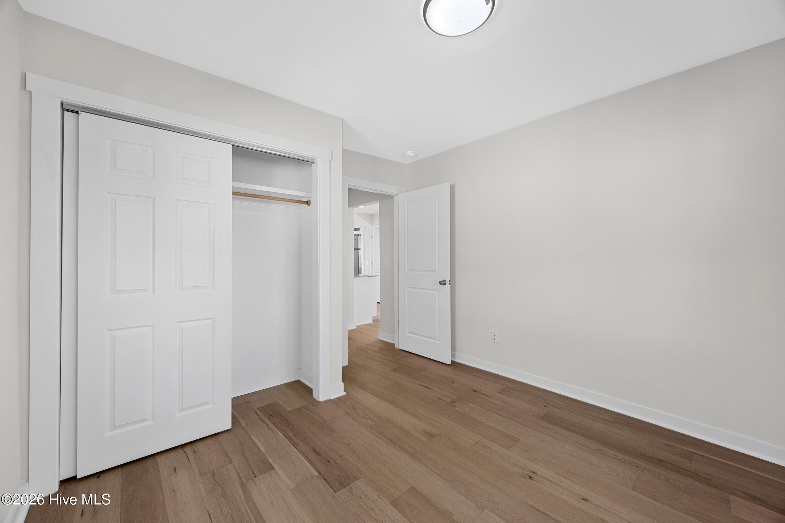 100561415 | Photo 16