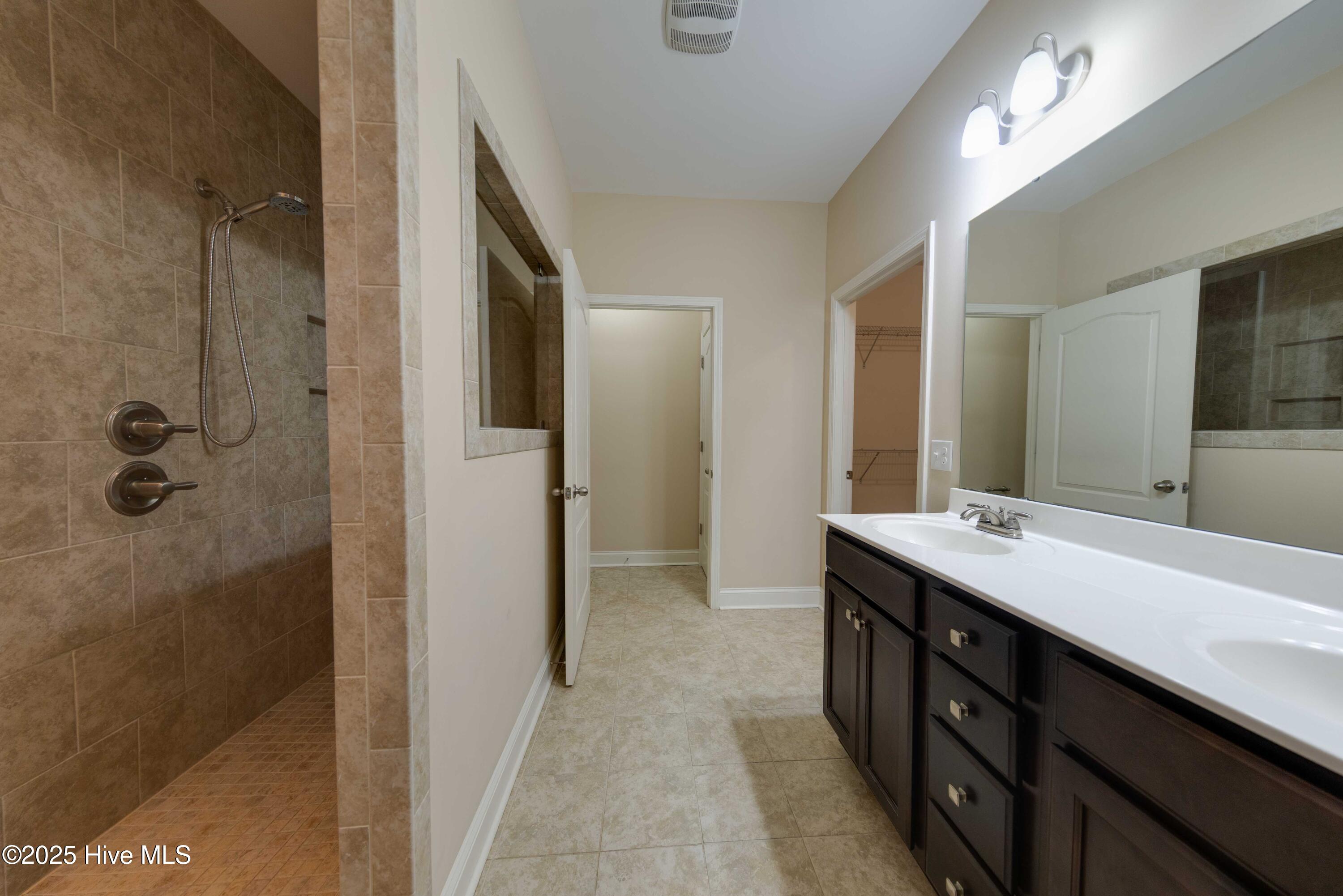 100504792 | Photo 27