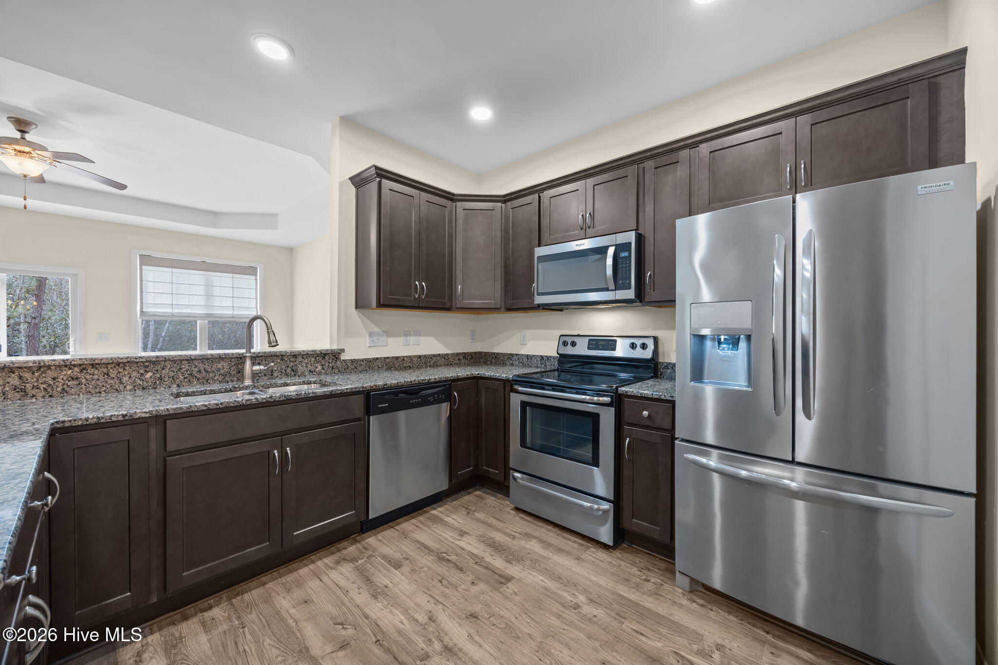 100556158 | Photo 21