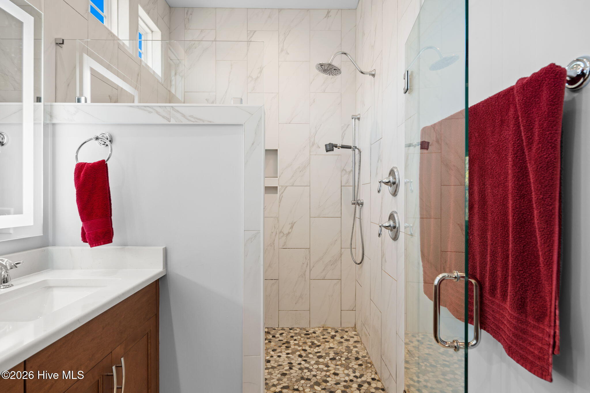 100564943 | Photo 23