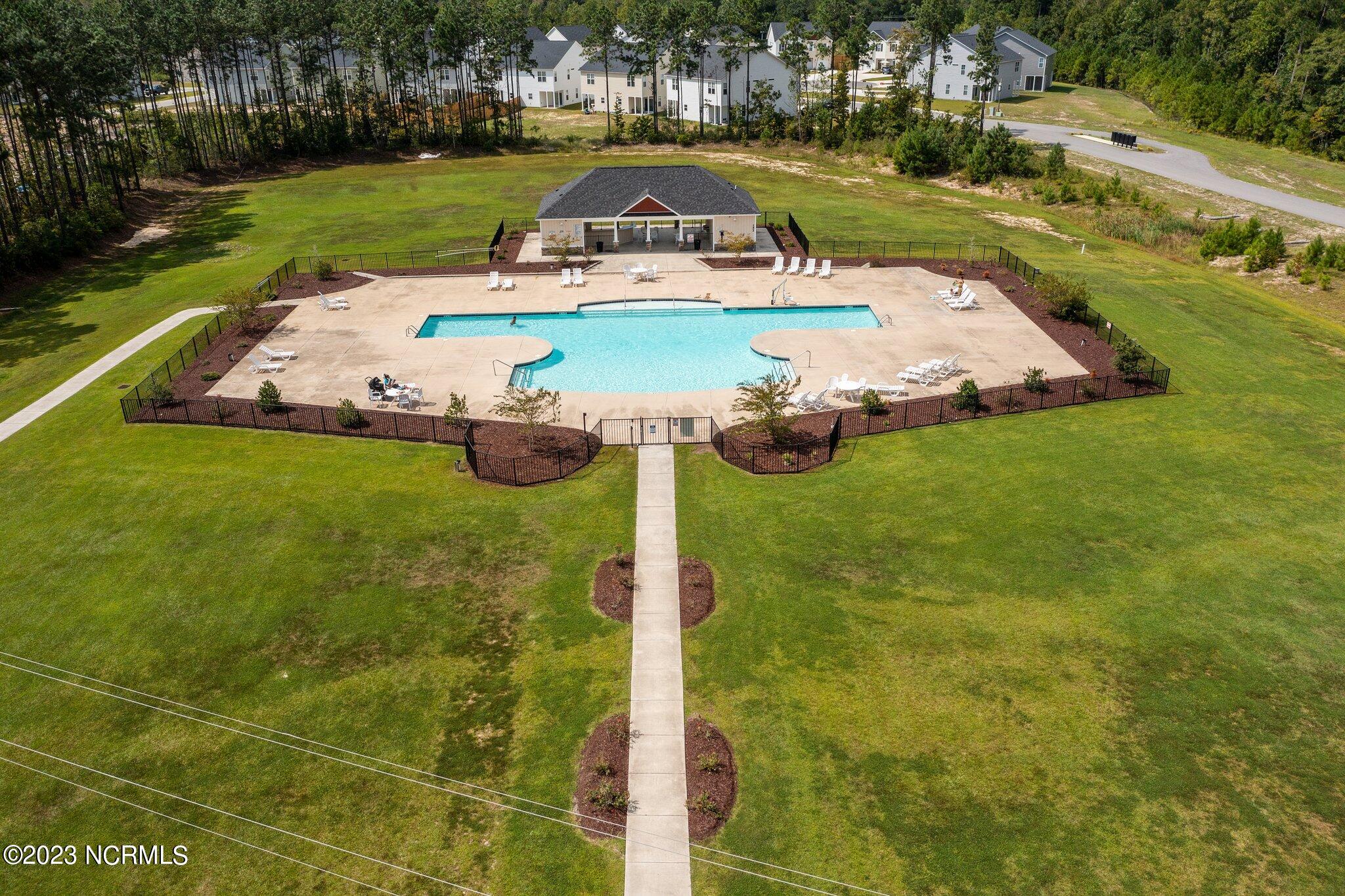 100570642 | Photo 25