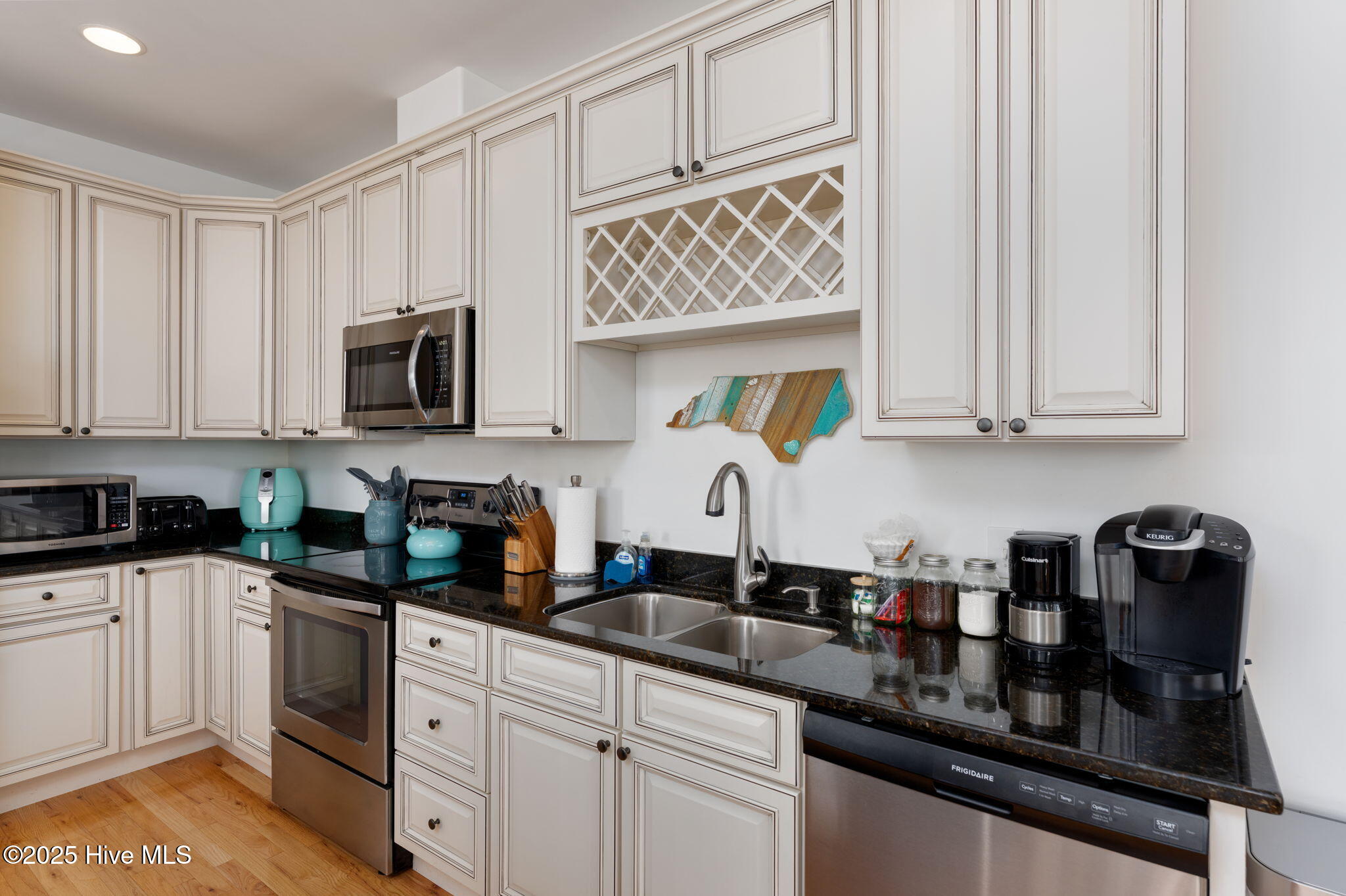 100537095 | Photo 13