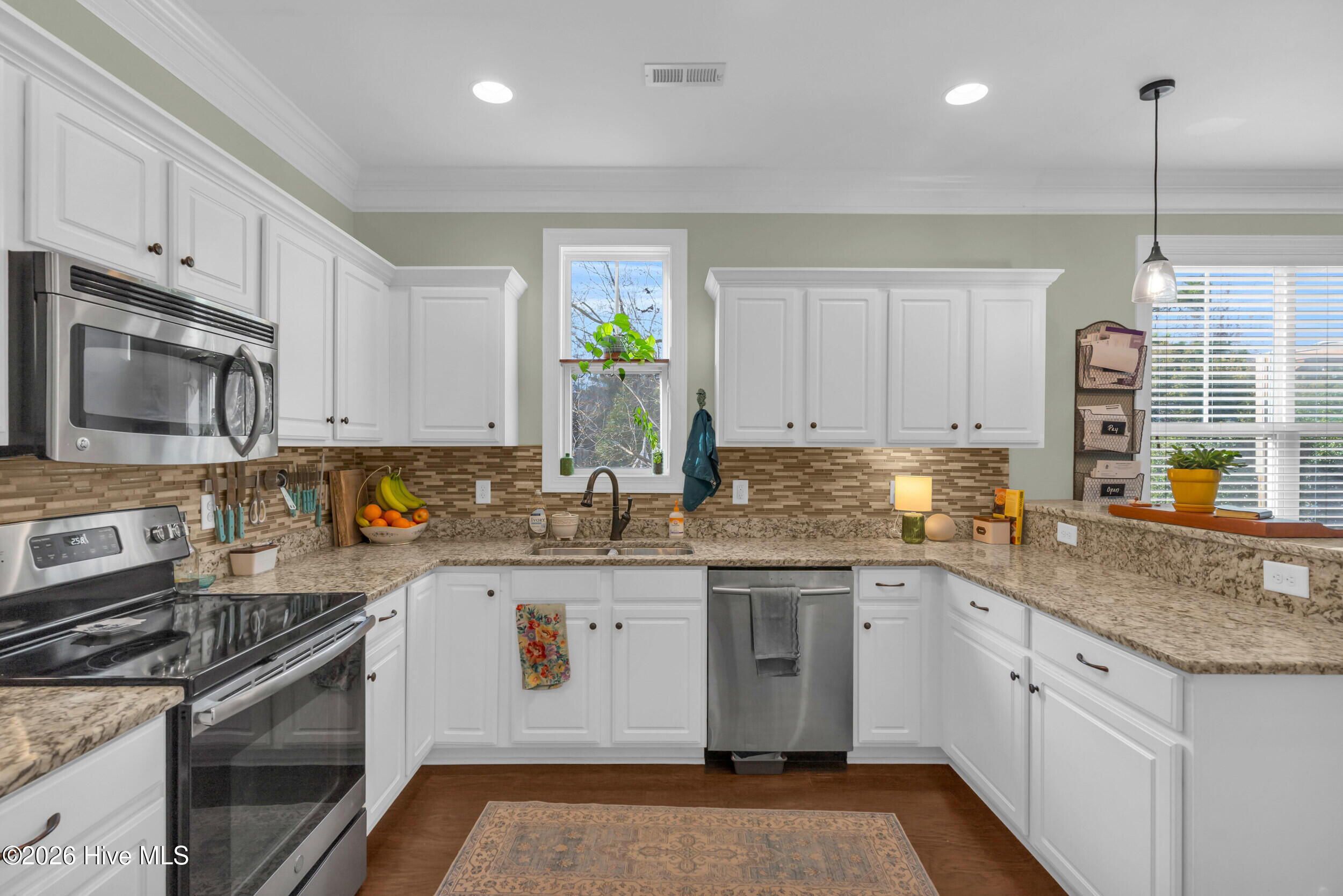 100551550 | Photo 11