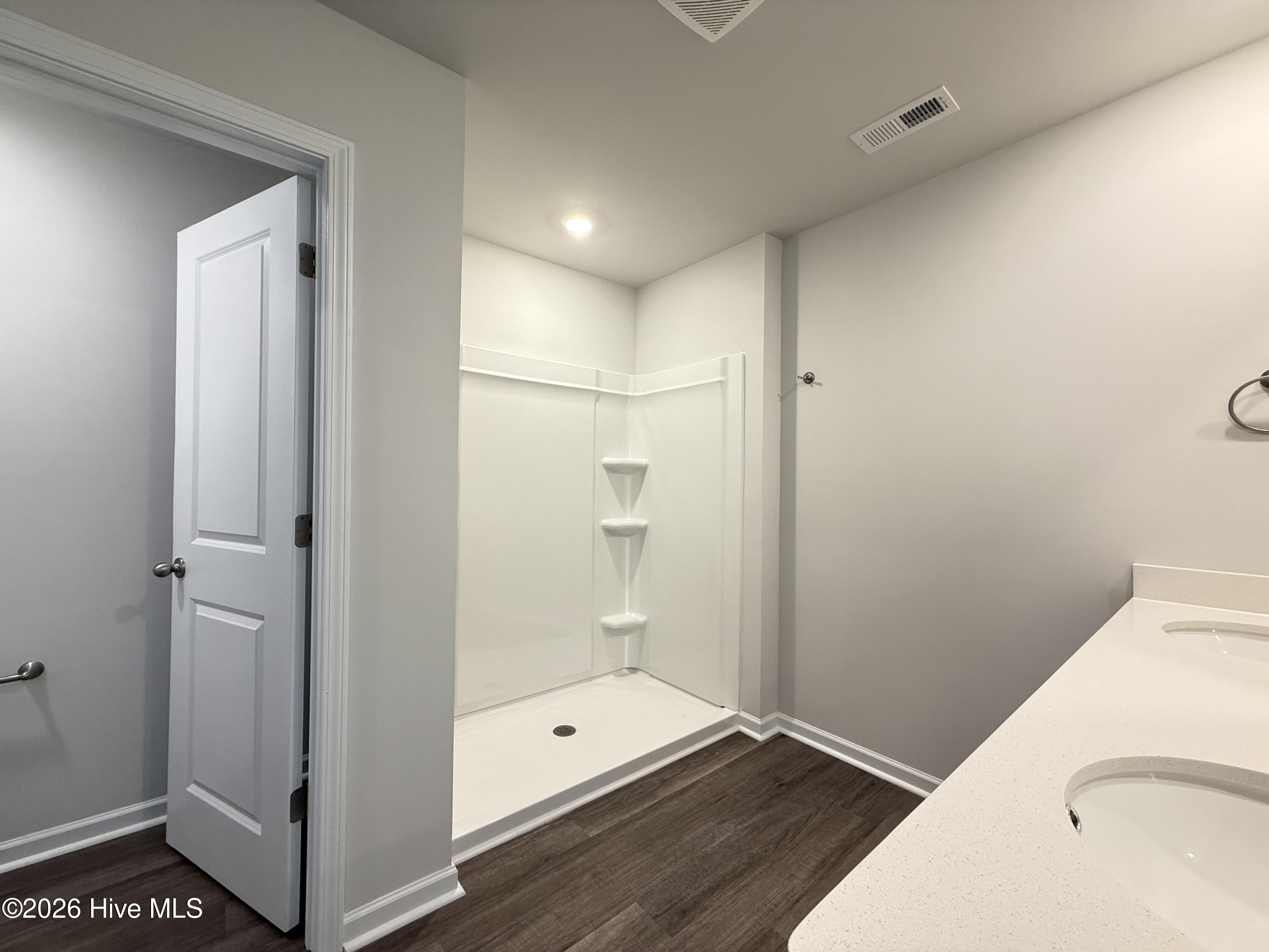 100526305 | Photo 33