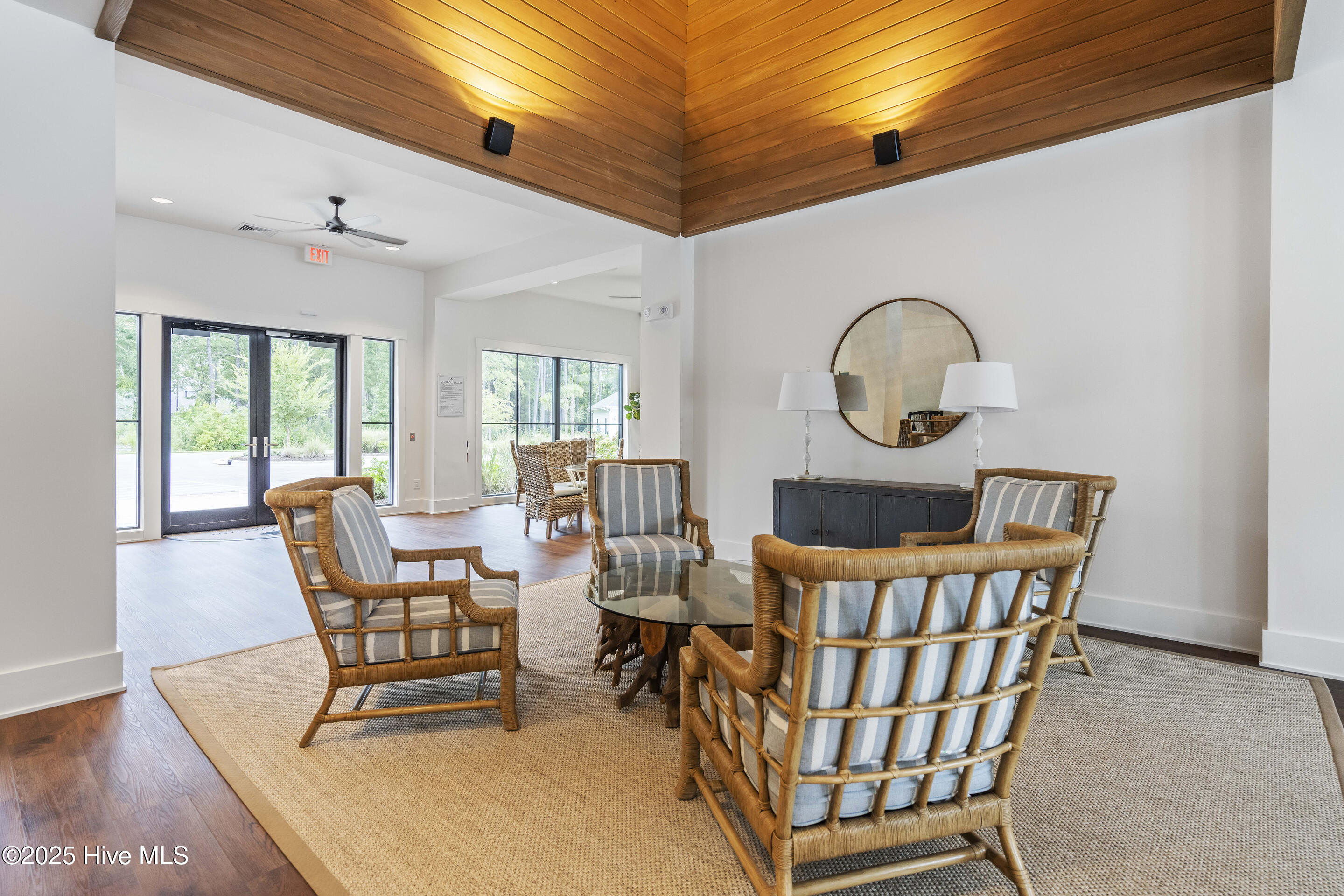 100530900 | Photo 36