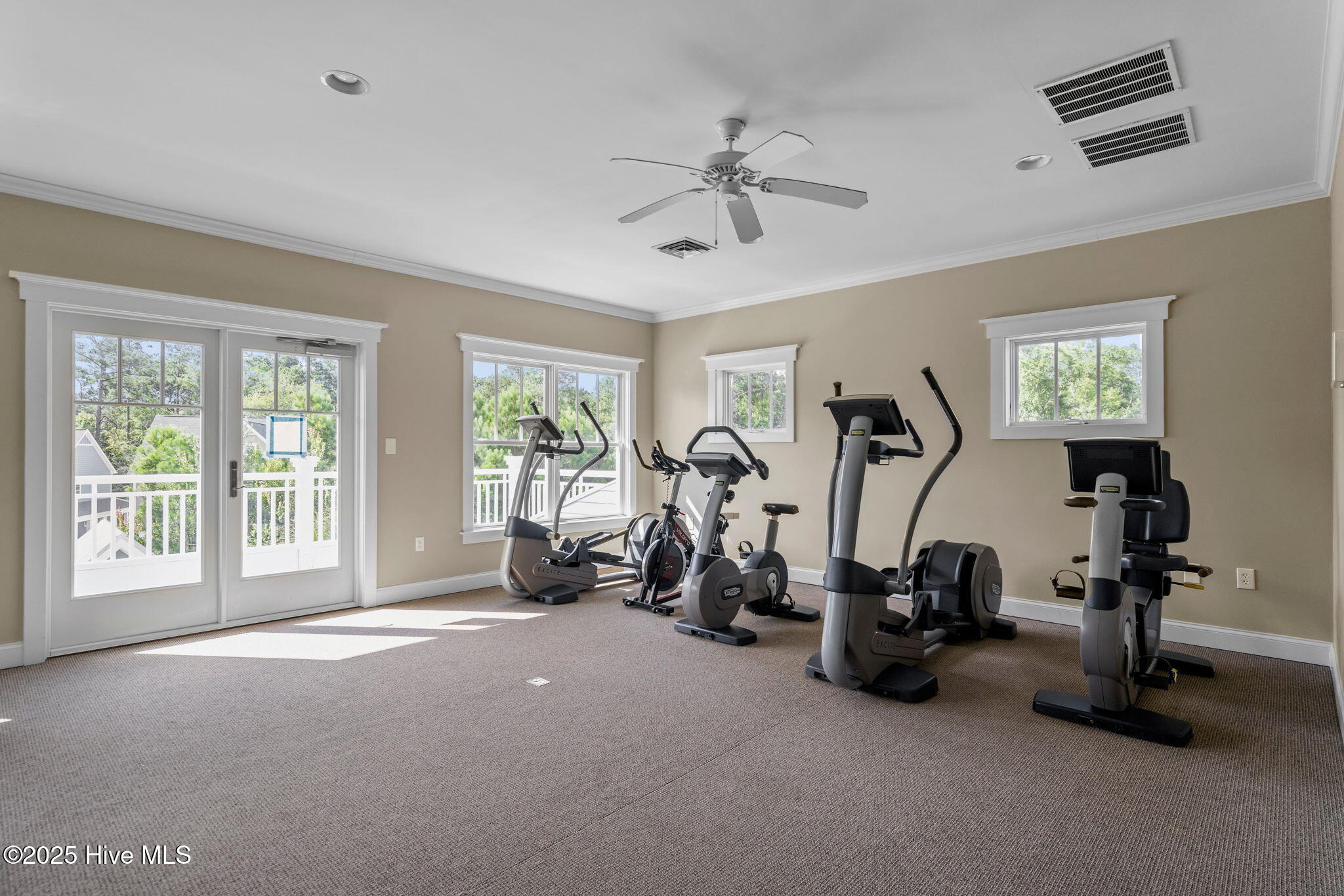 100546200 | Photo 61