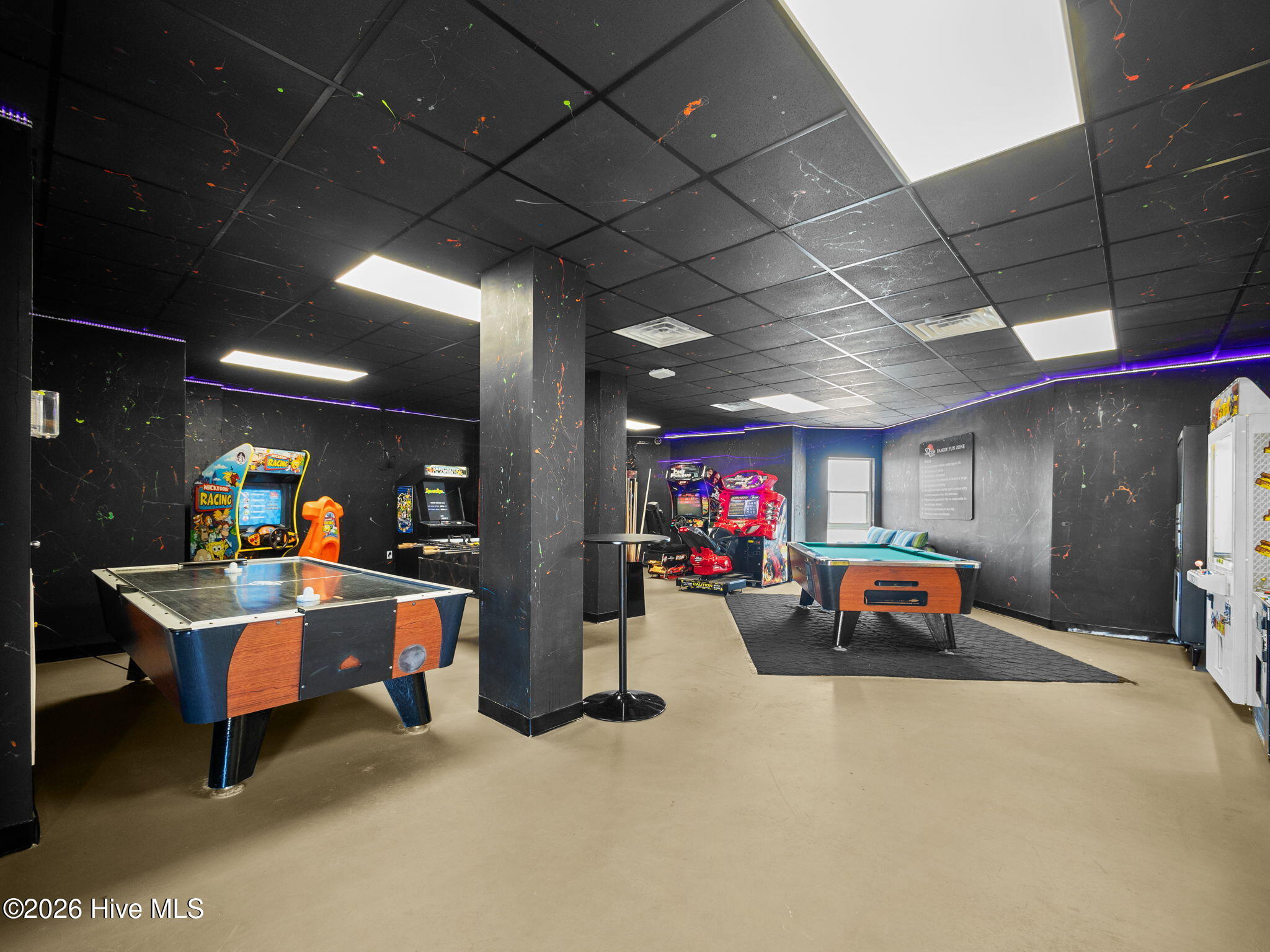 100550416 | Photo 45