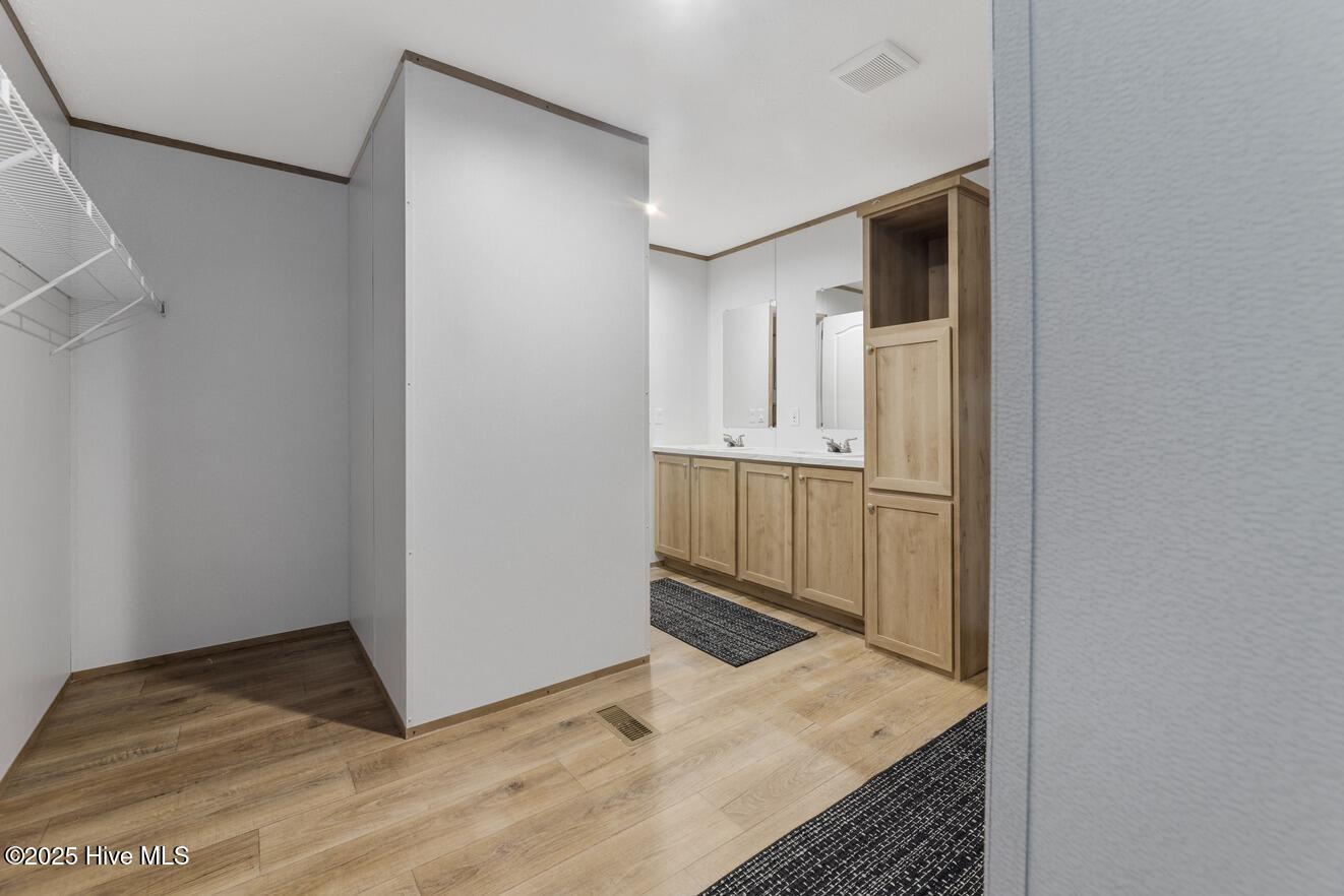 100547231 | Photo 35