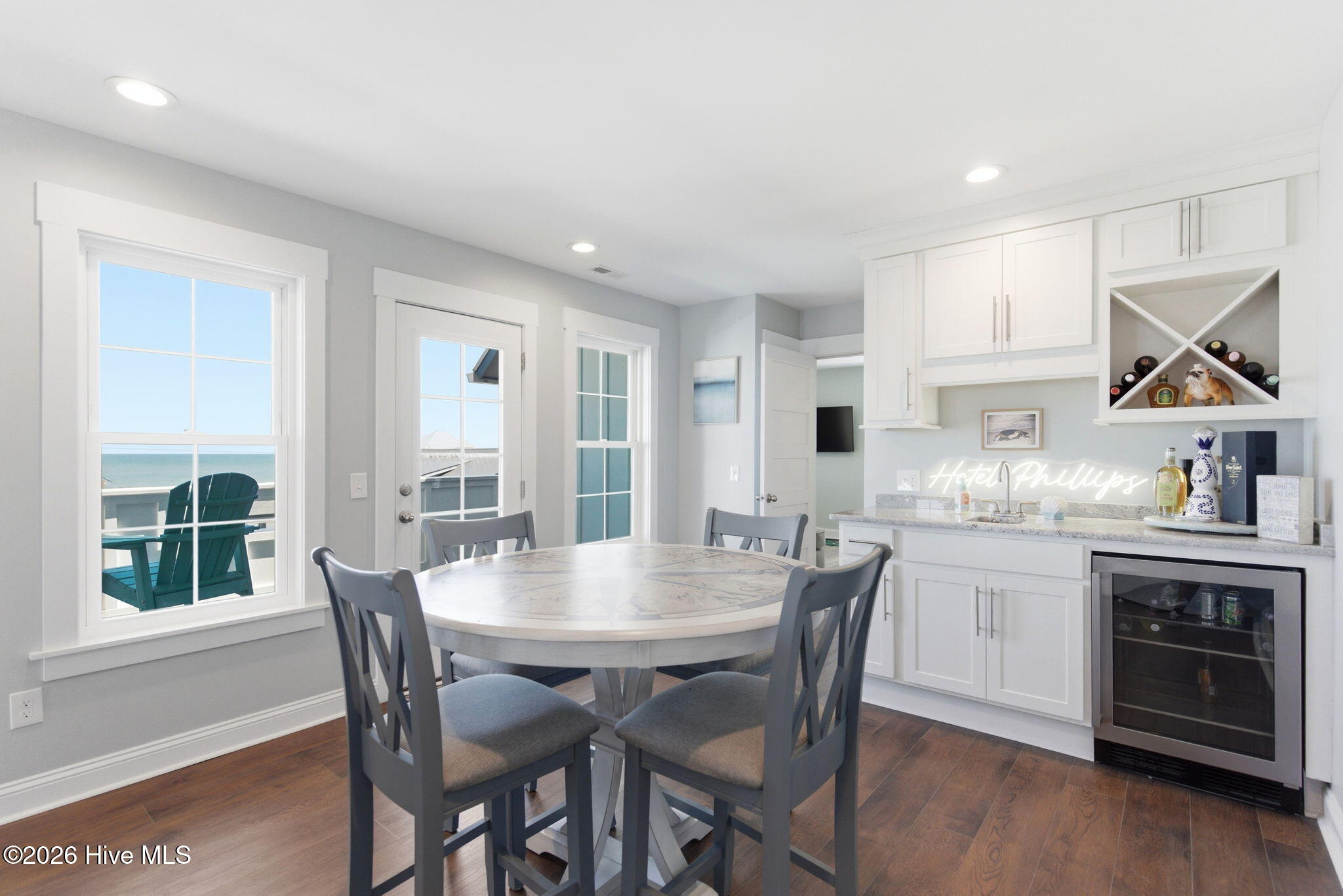 100570056 | Photo 53