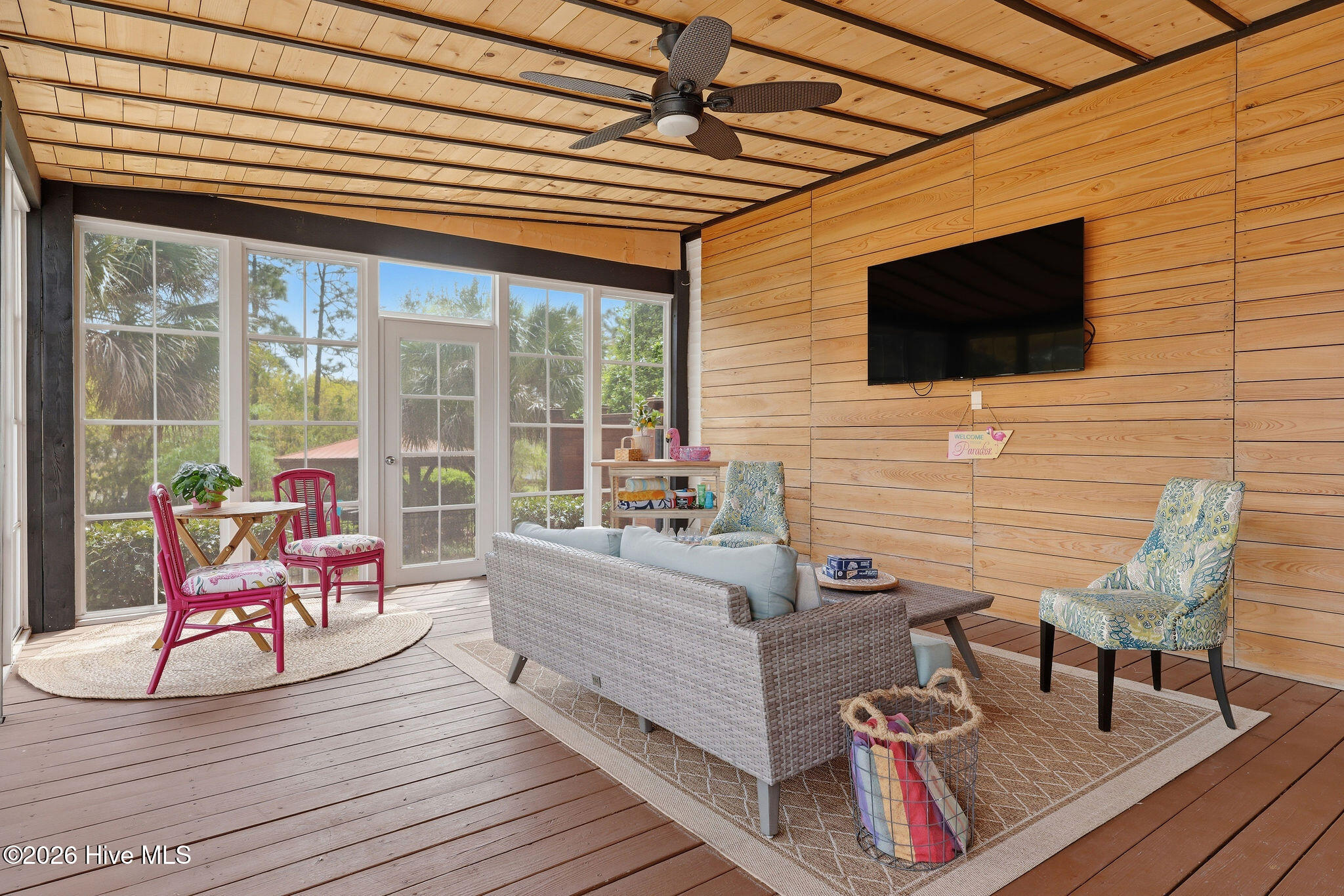 100565537 | Photo 45