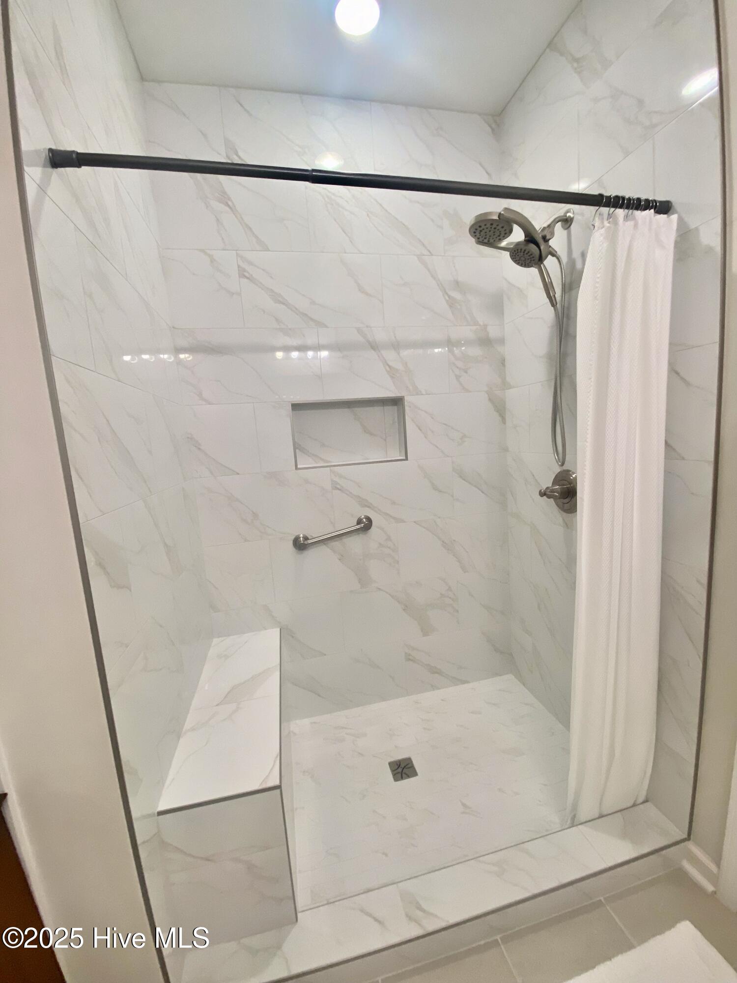 100536699 | Photo 17