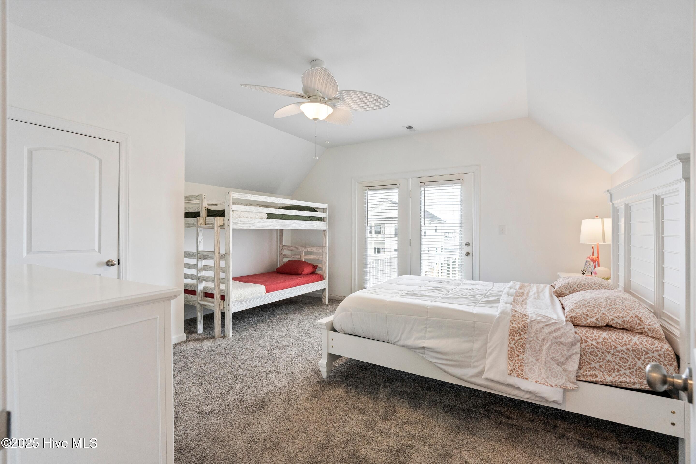 100542826 | Photo 45