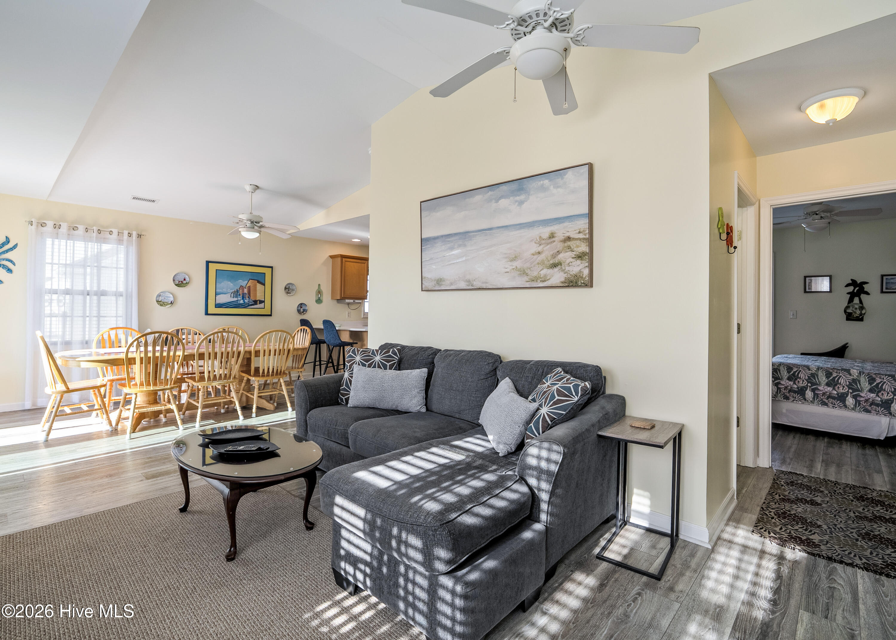 100550508 | Photo 26