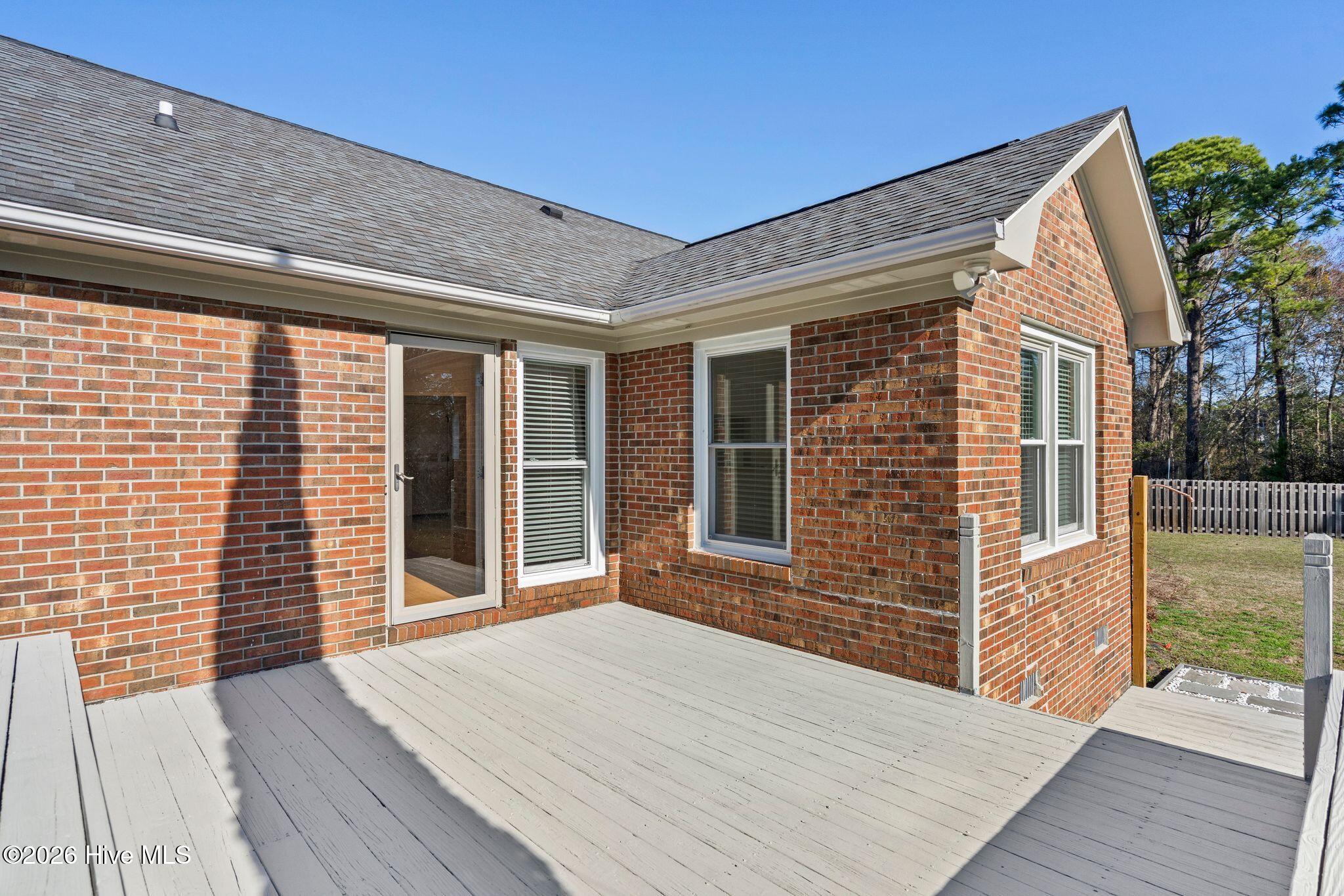 100556381 | Photo 51