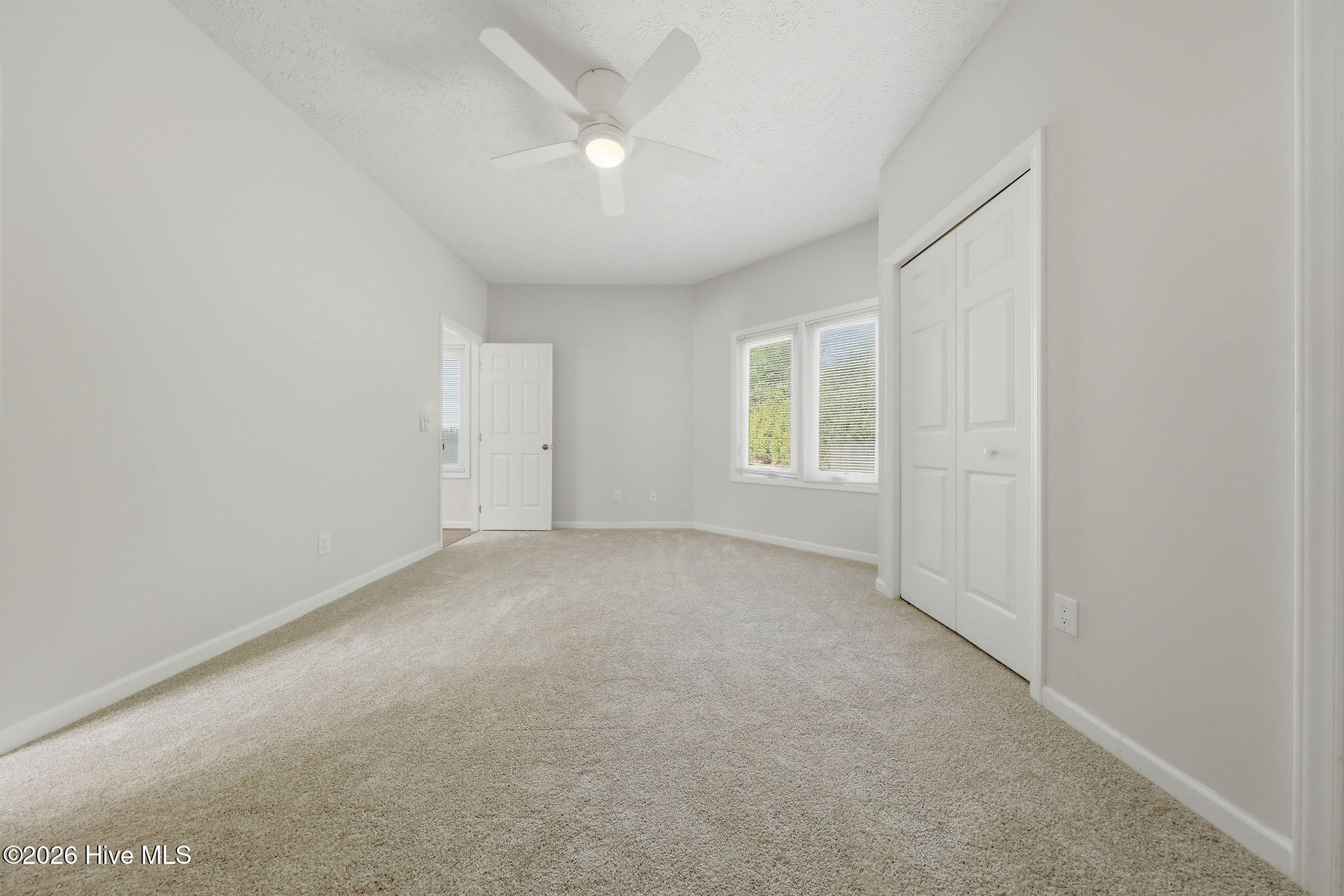 100569569 | Photo 38