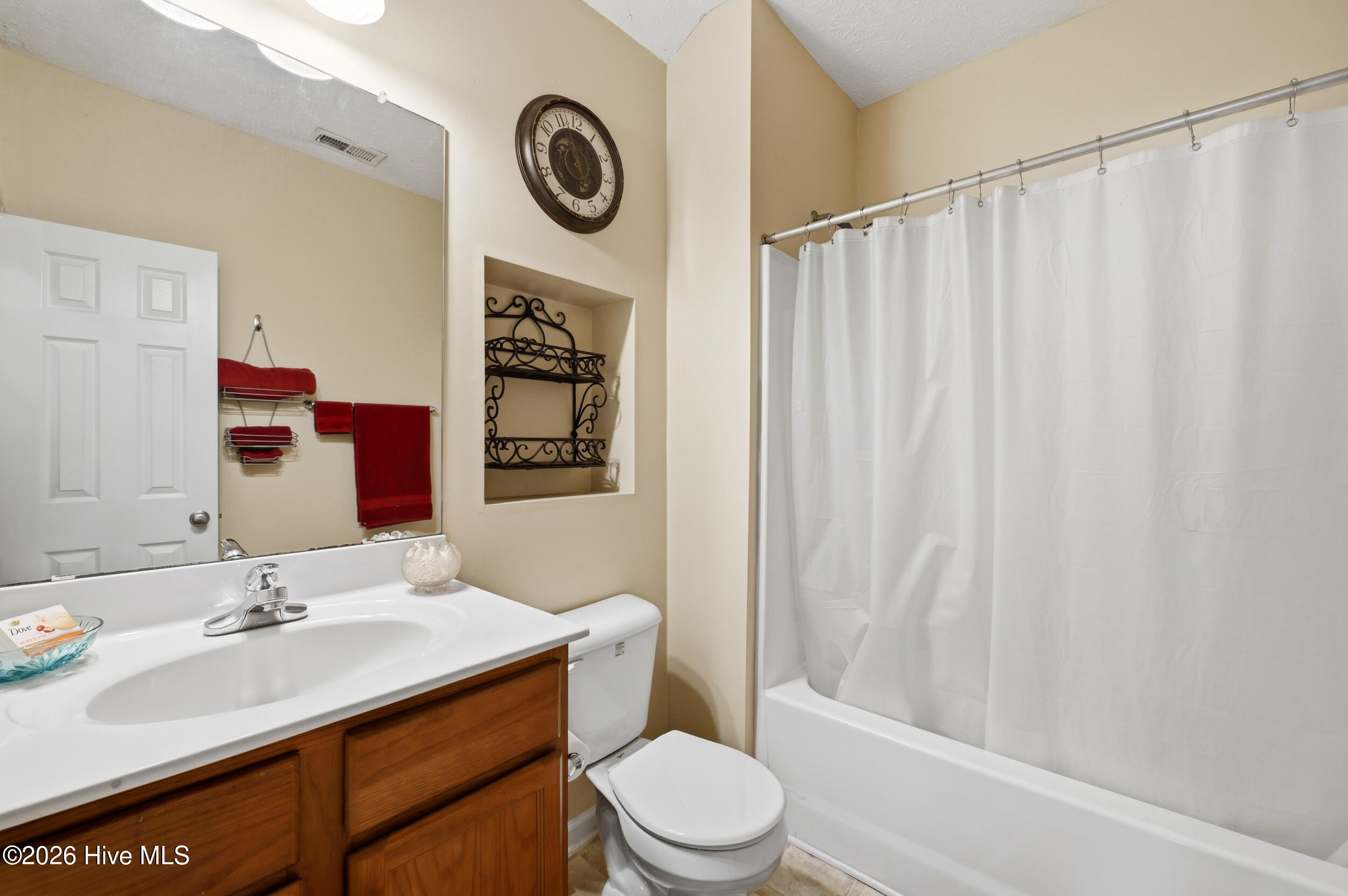 100566143 | Photo 24