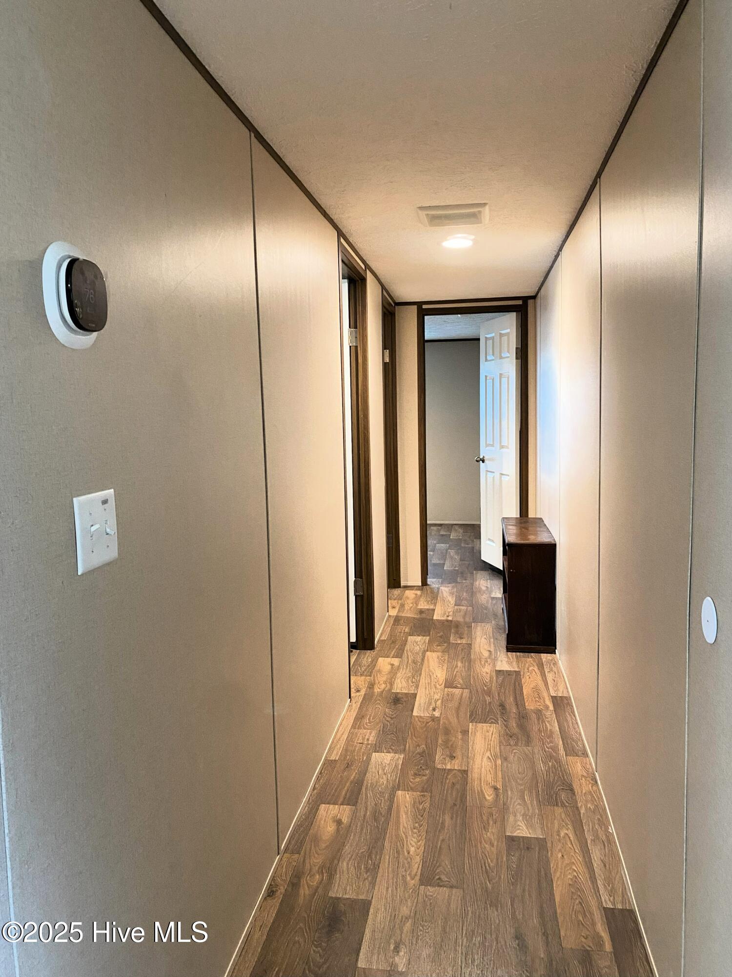 100548374 | Photo 14