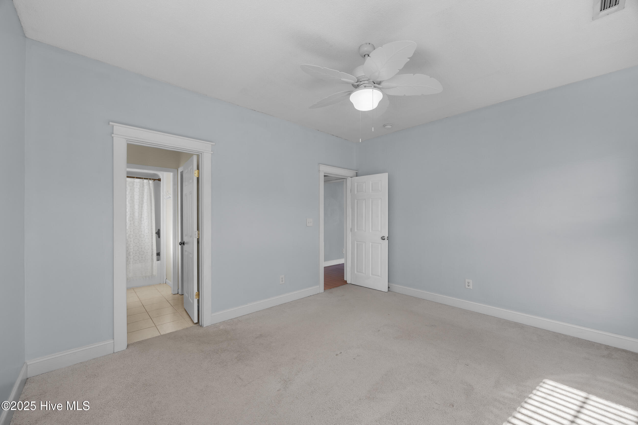 100545669 | Photo 26