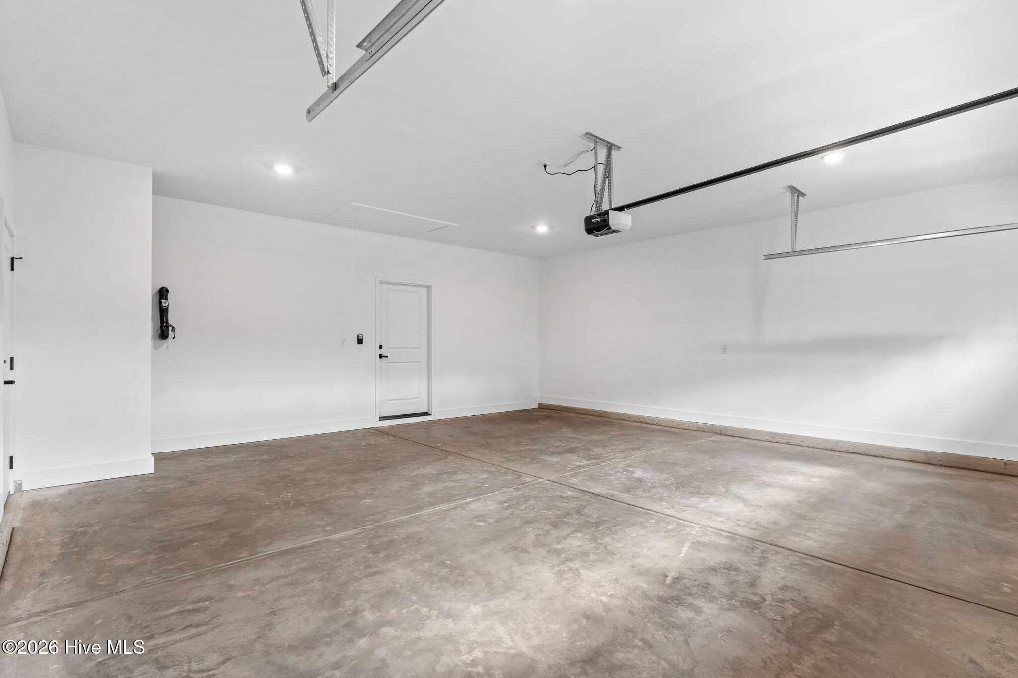 100557701 | Photo 52