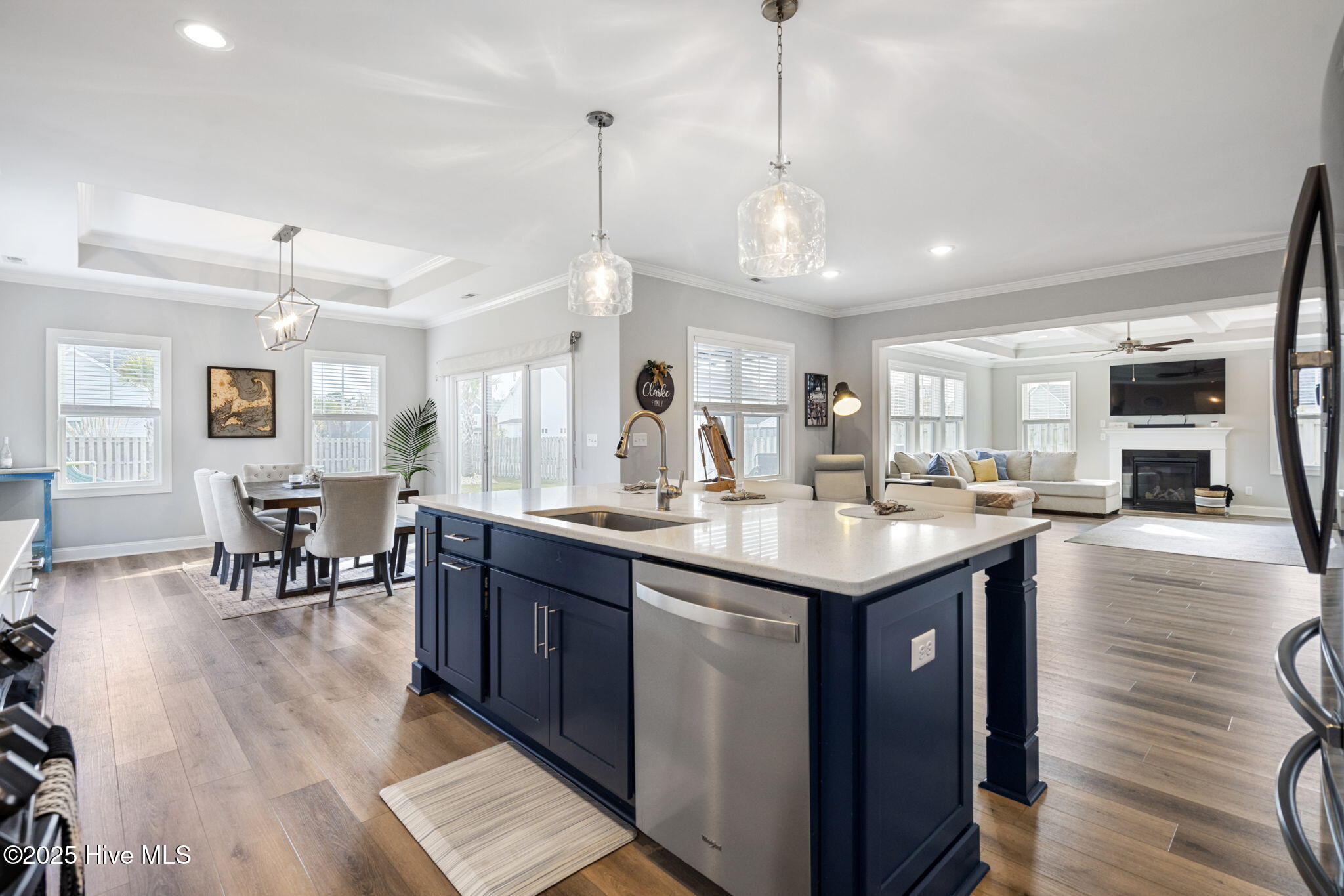 100538351 | Photo 19