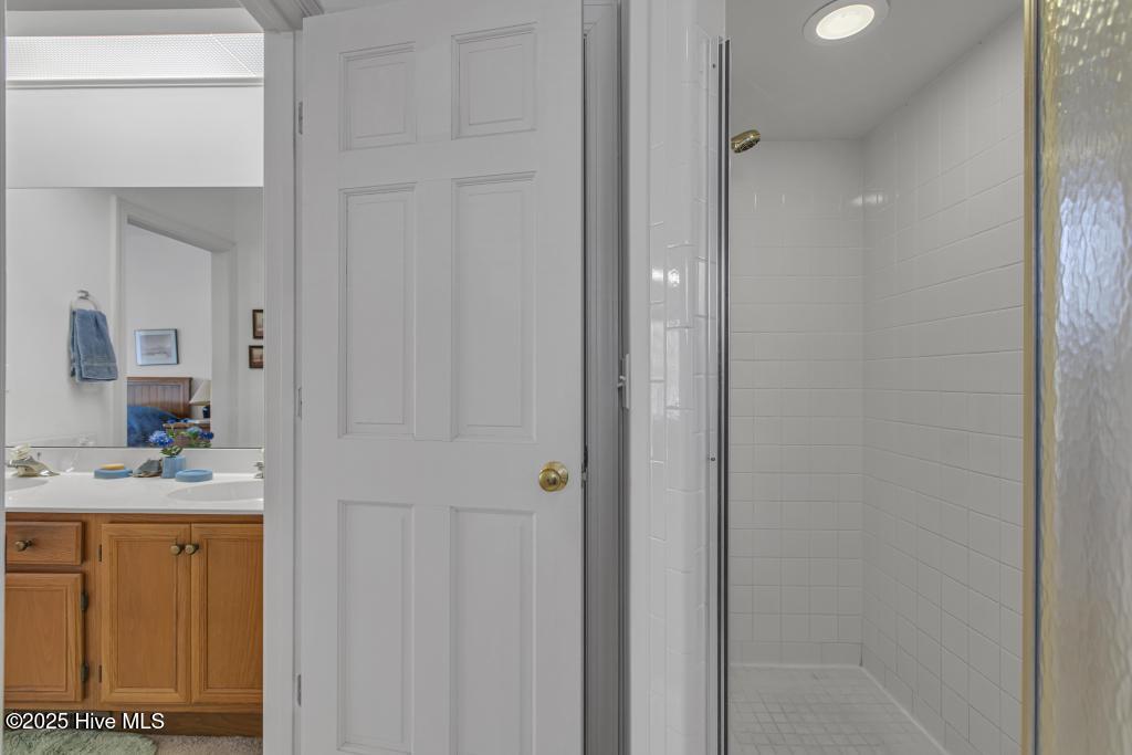 100530645 | Photo 26